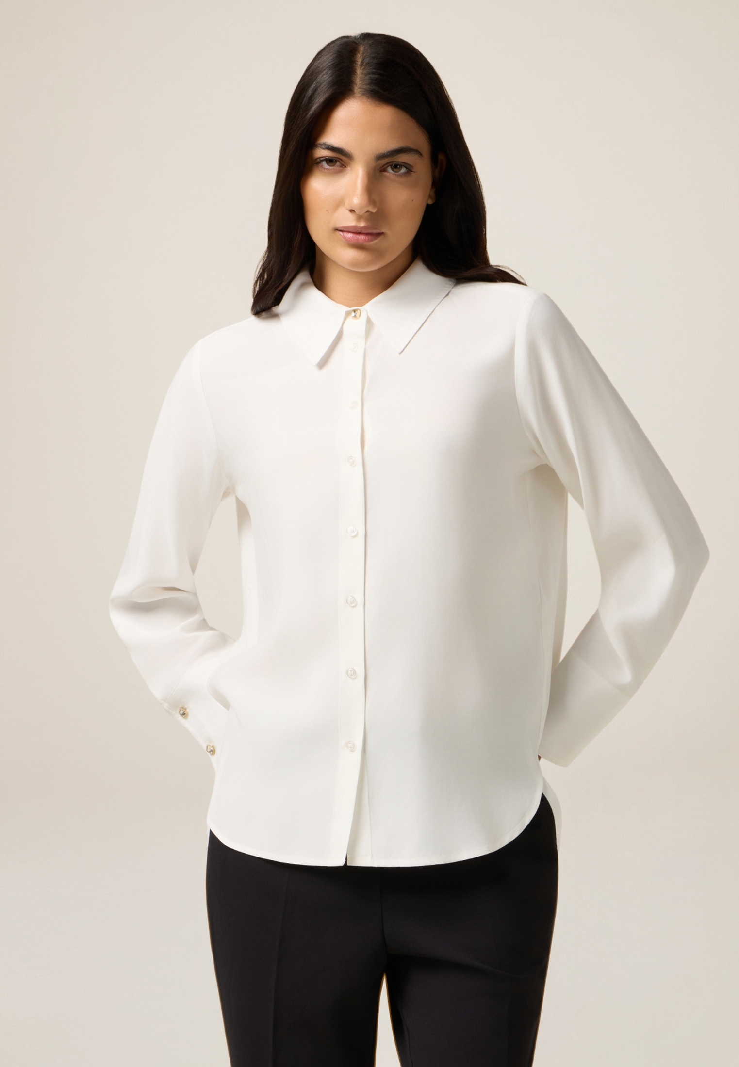 Chemise, OLTRE