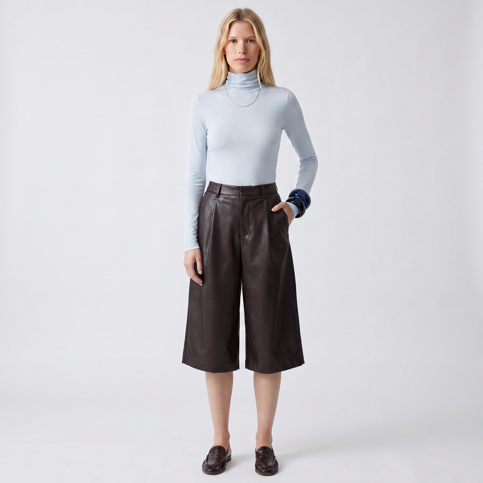 Bermuda femme simili-cuir taille haute pinces marquées ORONA, ARTLOVE