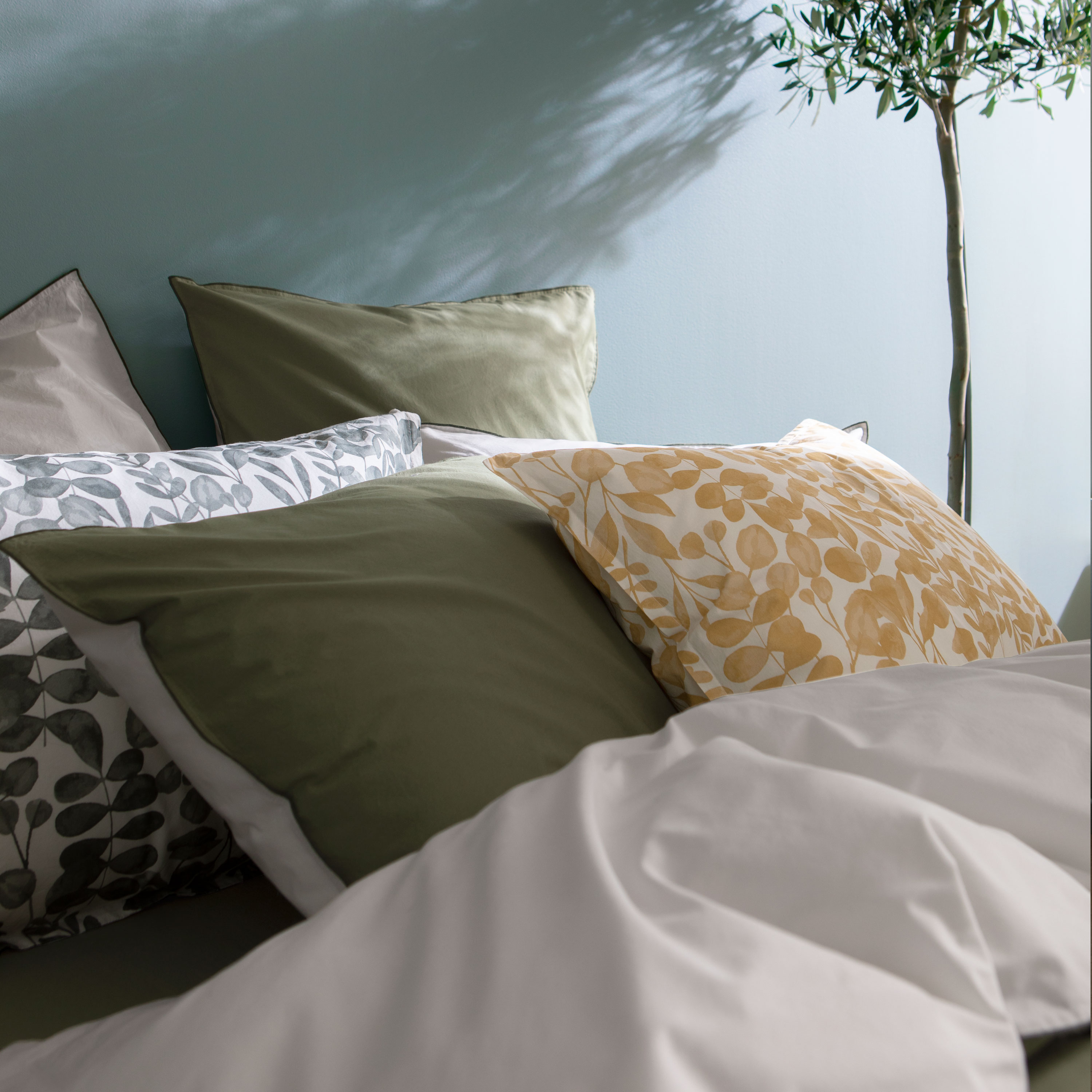 Taie d'oreiller bicolore en percale de coton lavé, DOUCEUR LAVÉE, BLANC CERISE
