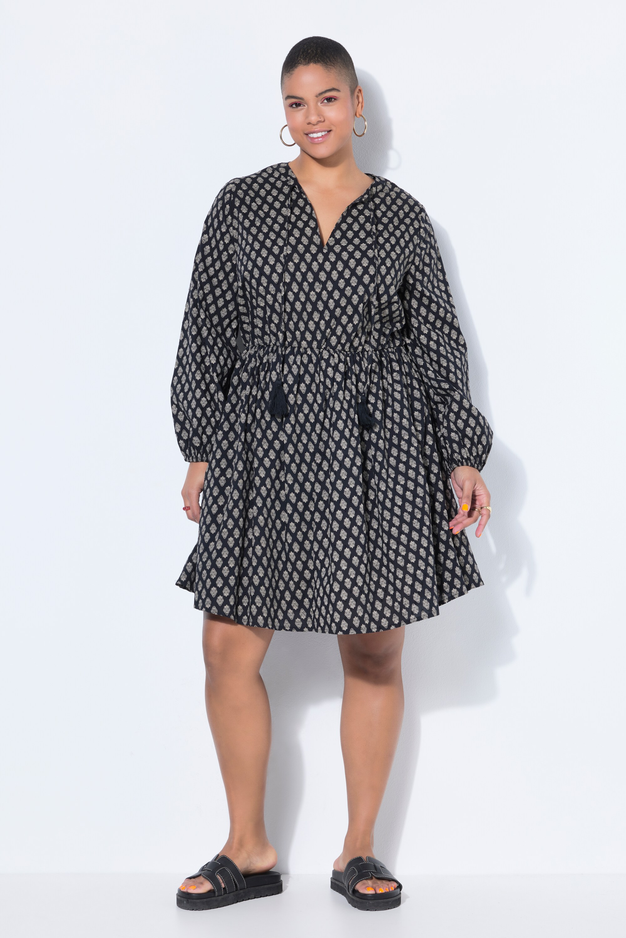 Robe courte, matière texturée avec motif, STUDIO UNTOLD