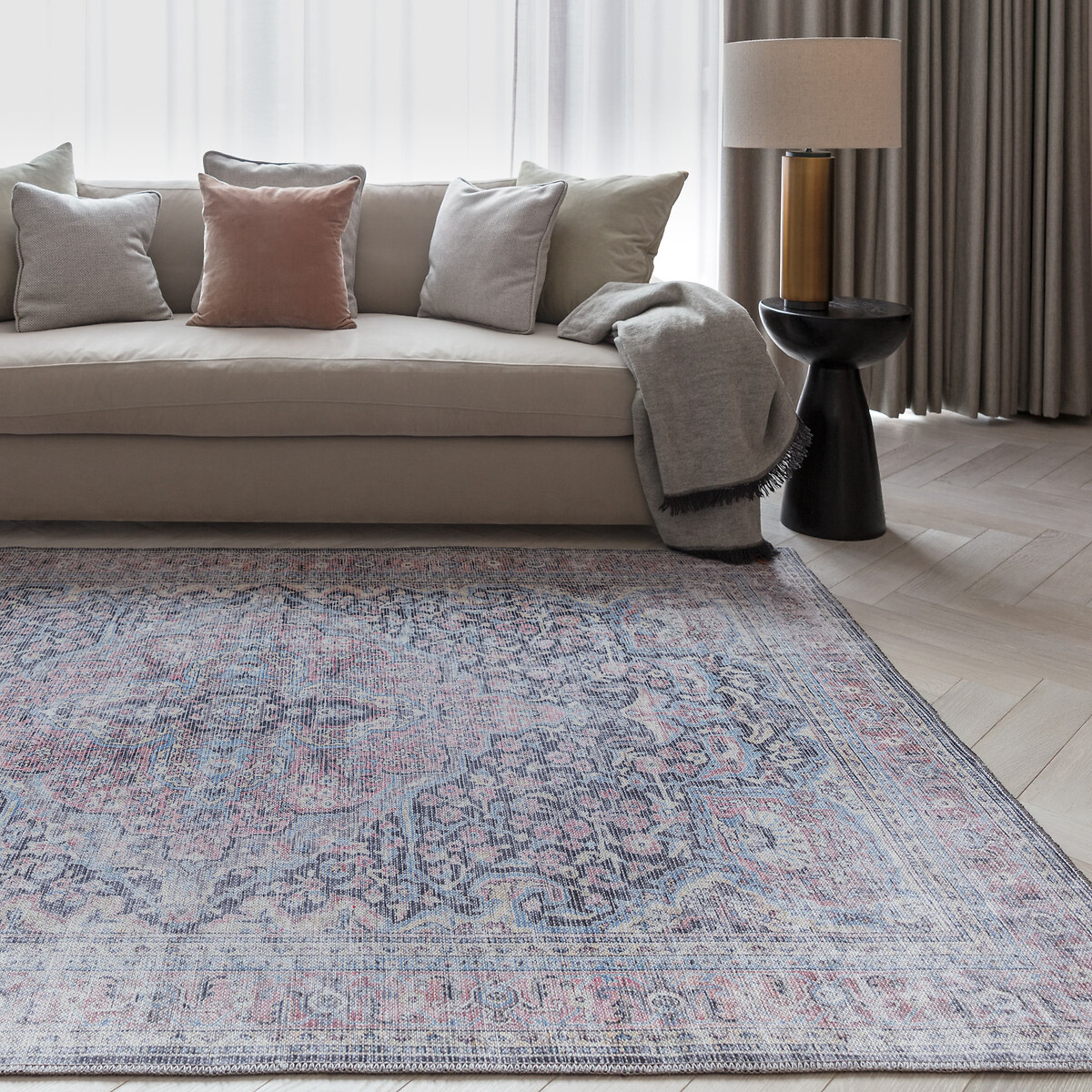Delicate Vintage Style Flatweave Rug, ÉDITÉ