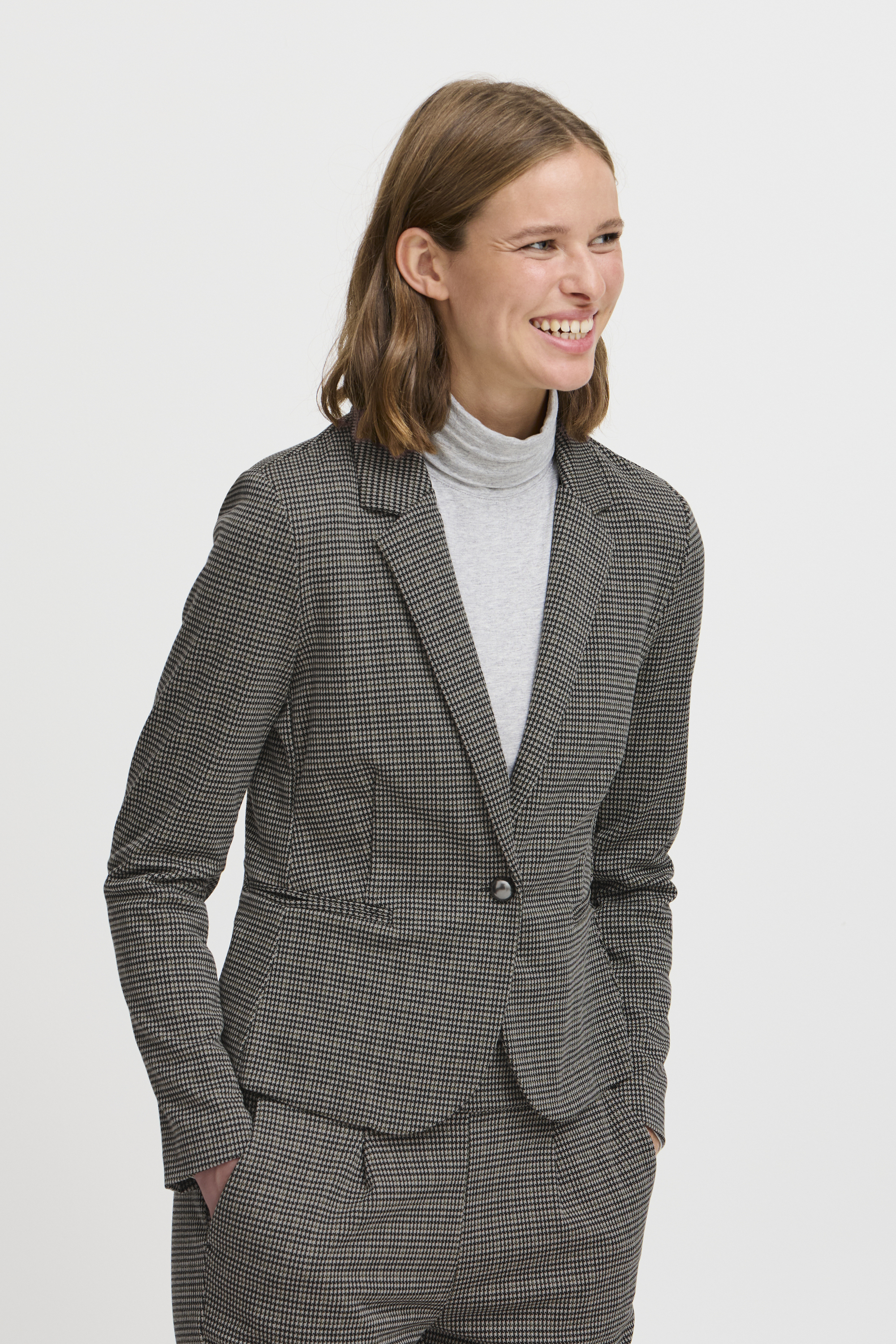 Blazer, B.YOUNG
