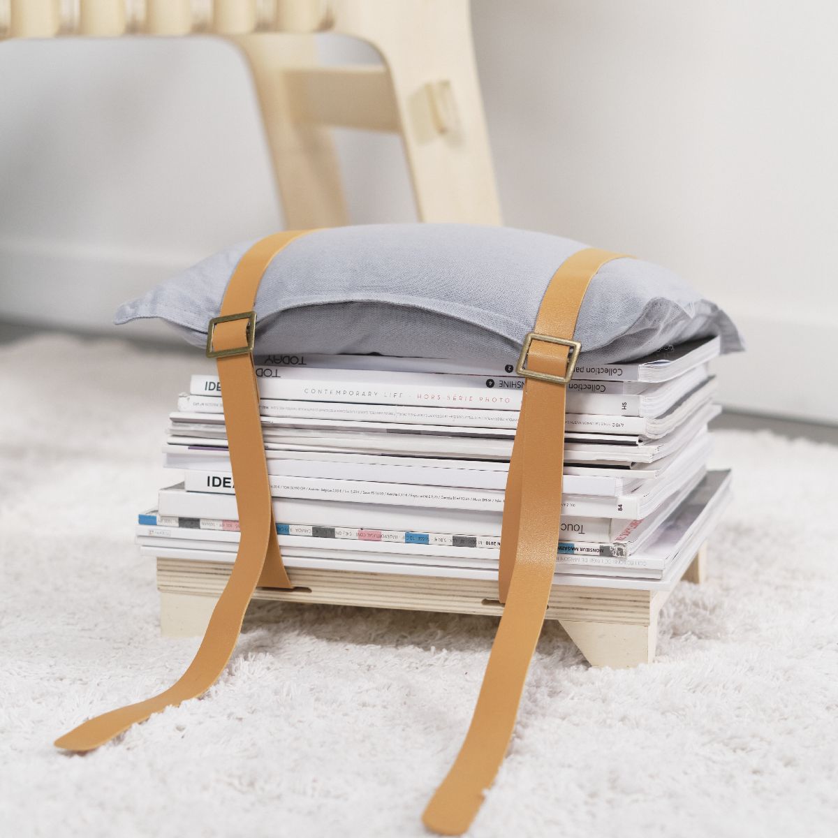 Tabouret magazine avec sangles SIMPLICITY, FACTORY