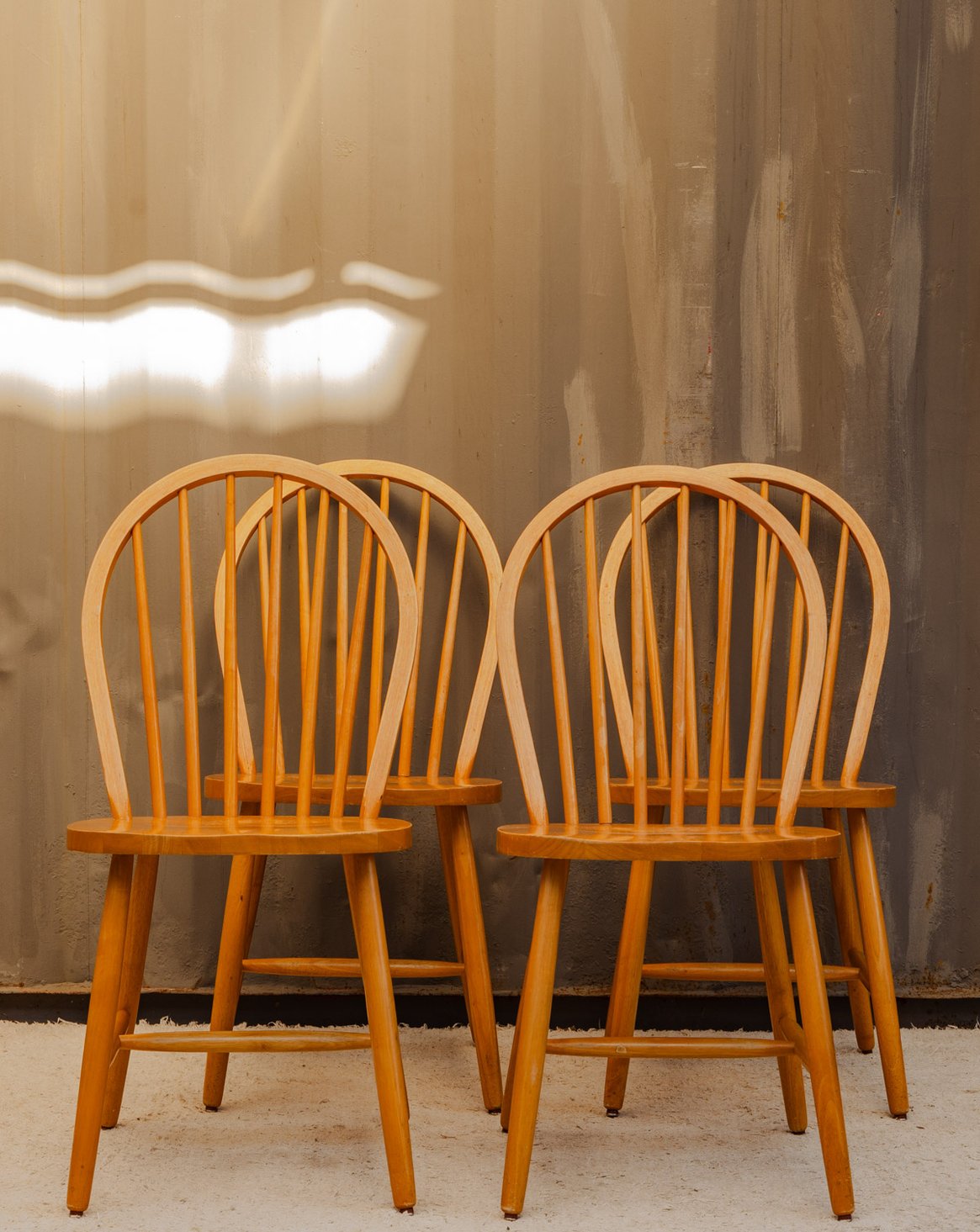 Lot de 4 chaises en bois Claude N°1542 - Bon état, DEBONGOUT