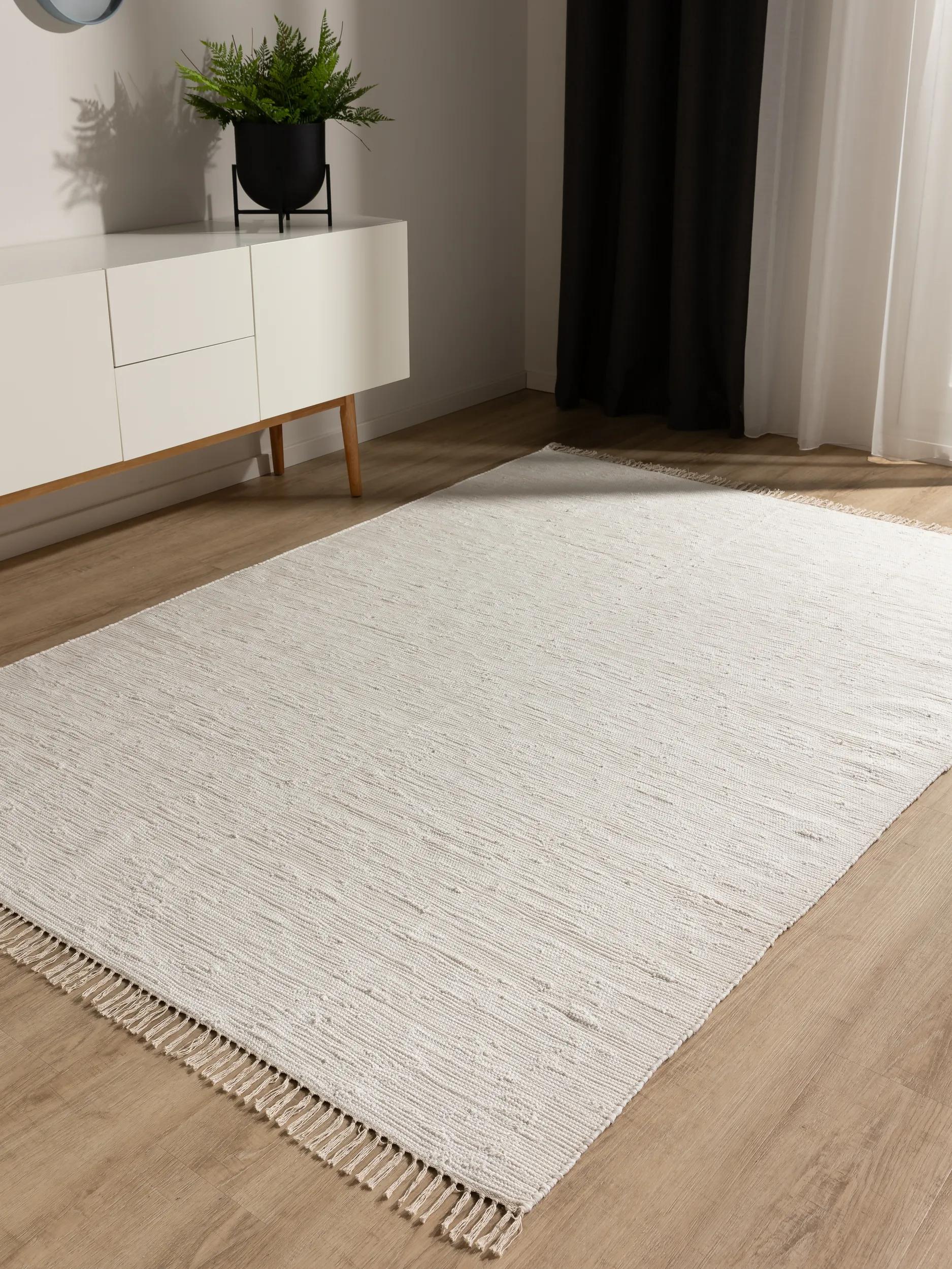 Tapis fabriqué à partir de matériaux recyclés tissé main TOM, BENUTA