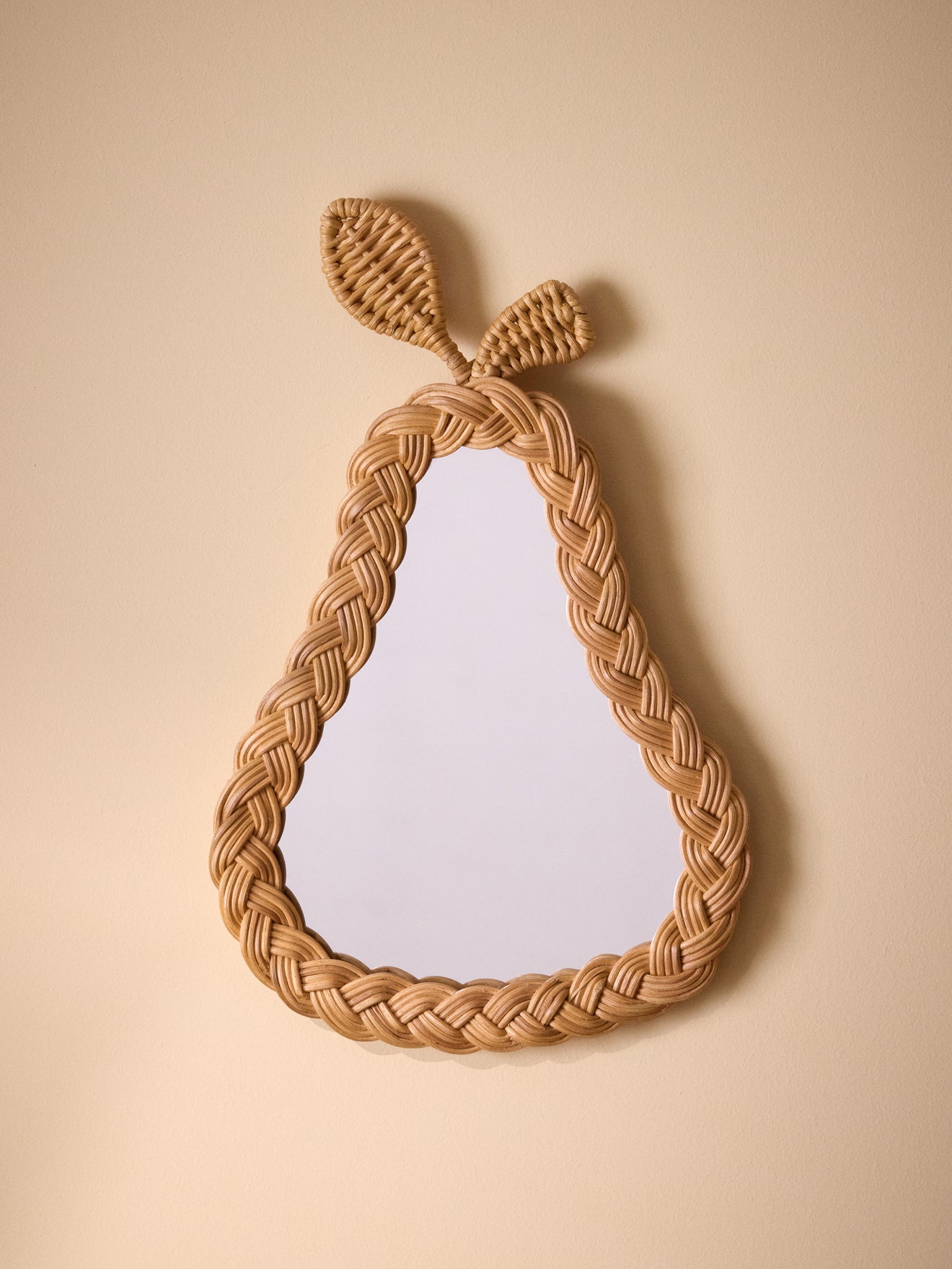 Miroir mural forme poire en rotin, CYRILLUS