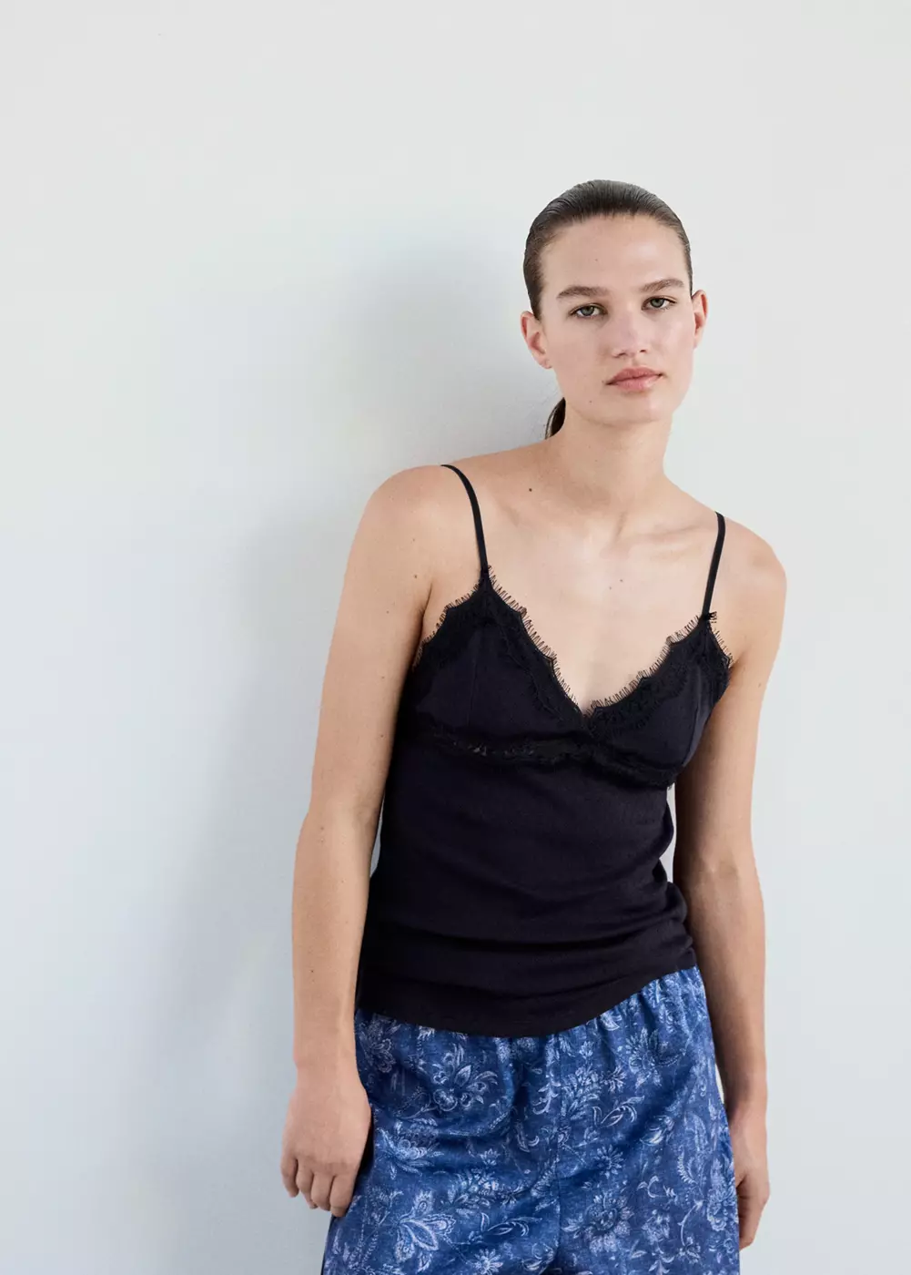 Haut en coton ajouré avec détail en dentelle, MANGO
