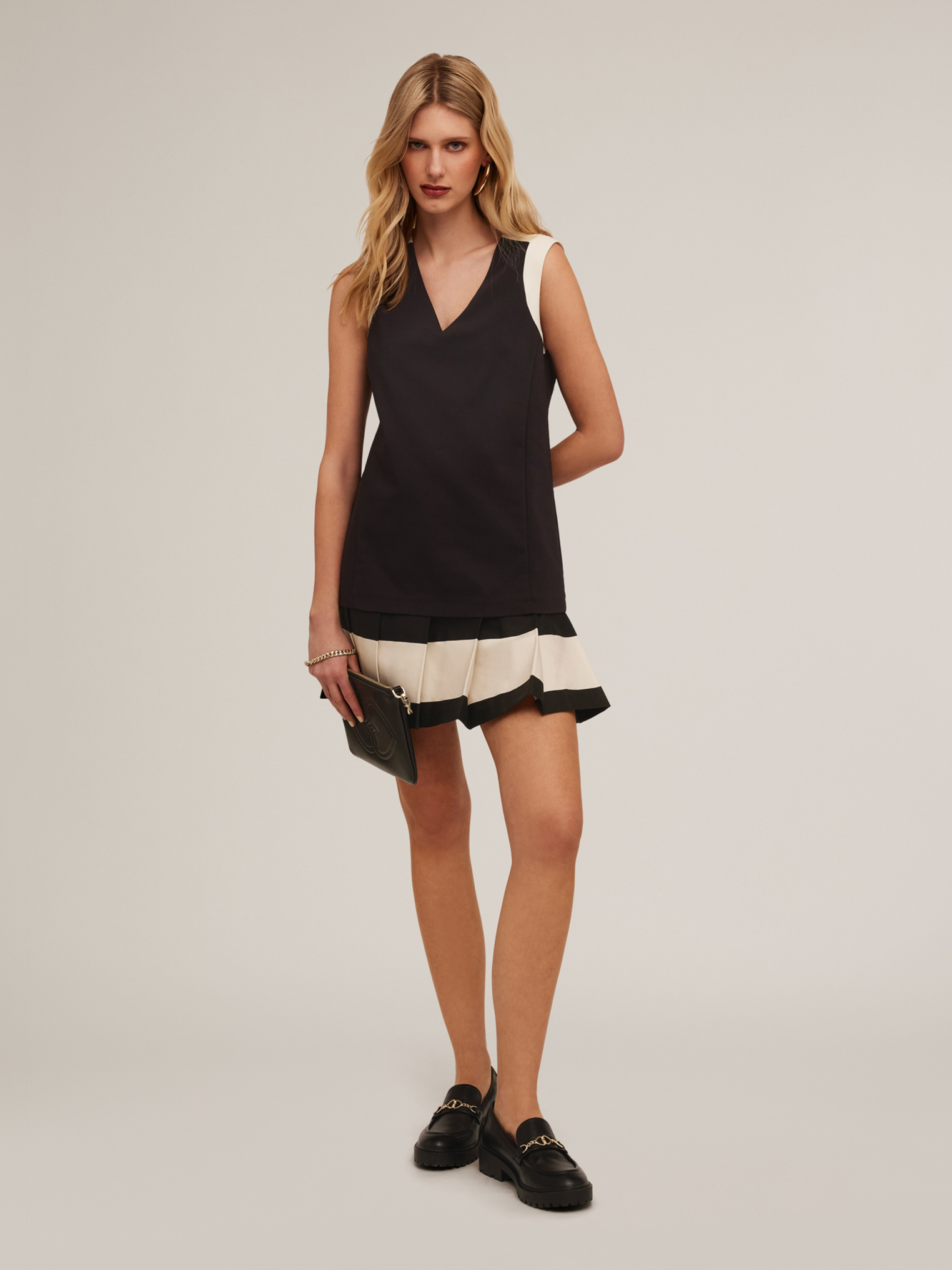 Robe bicolore avec jupe plissée, MOTIVI