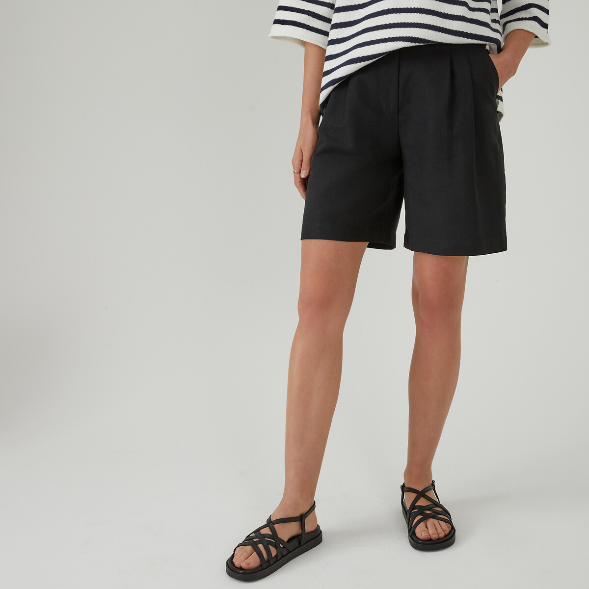 Linen/Cotton Bermuda Shorts with Pleat Front