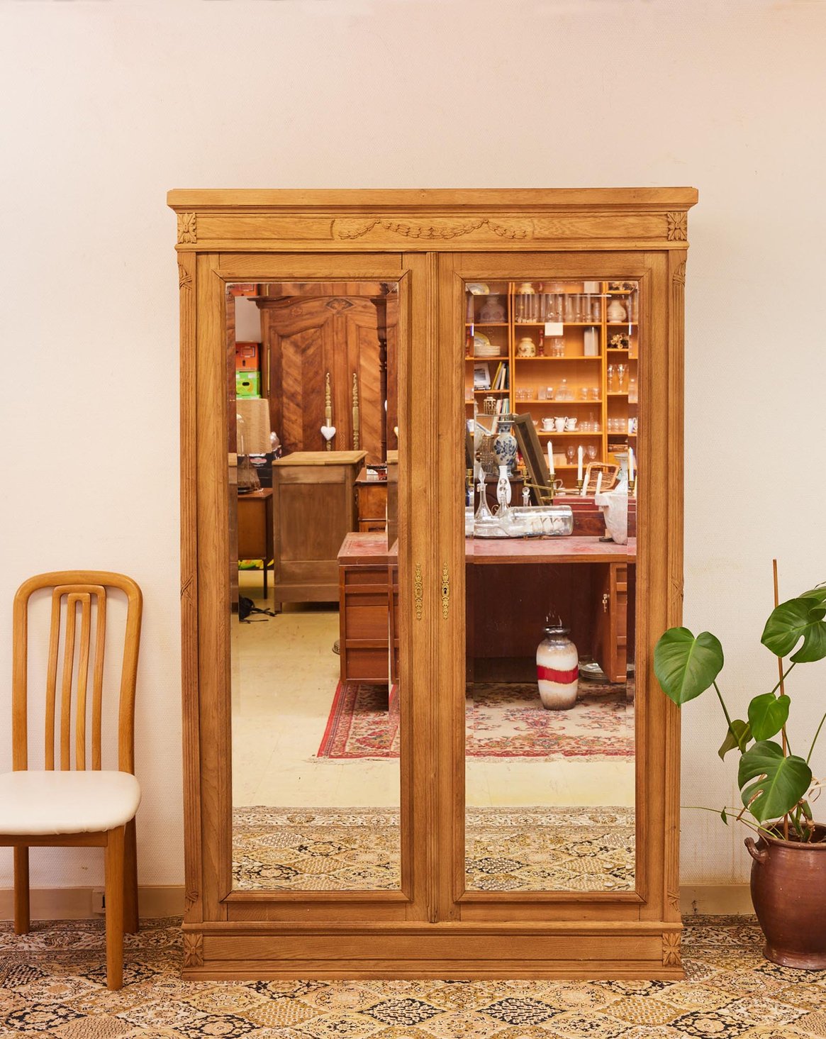 Vitrine en bois sablé Victoria N°1334 - Bon état, DEBONGOUT
