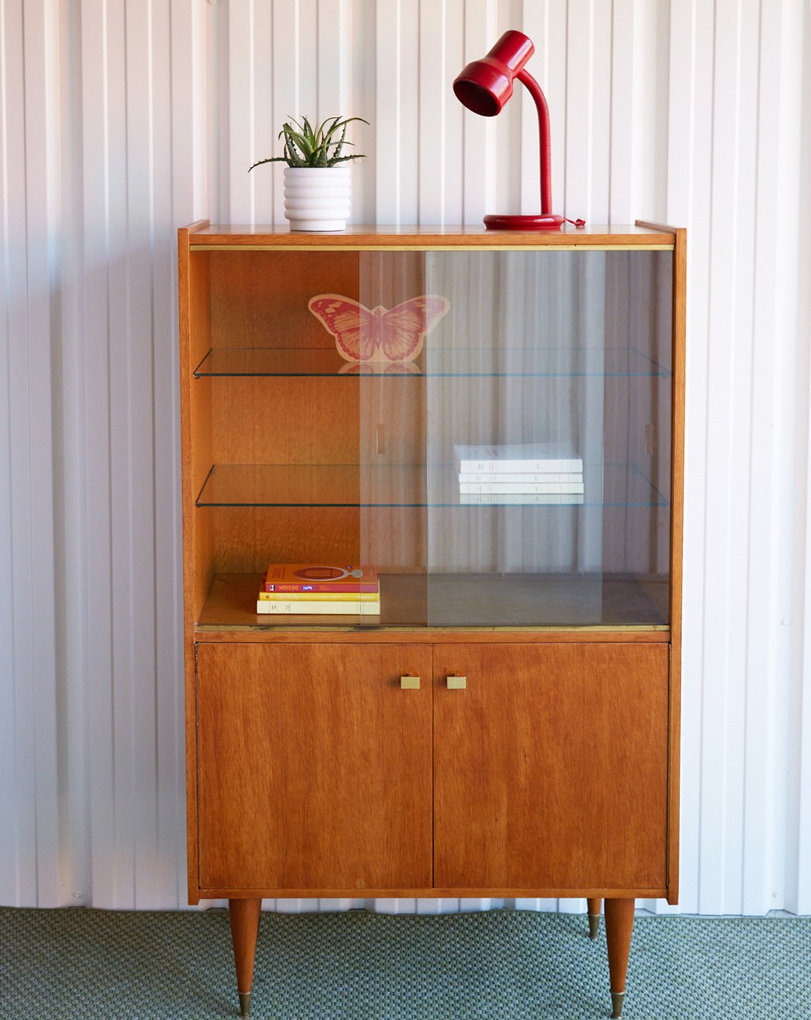 Vitrine scandinave en bois Victoria N°1352 - Bon état, DEBONGOUT