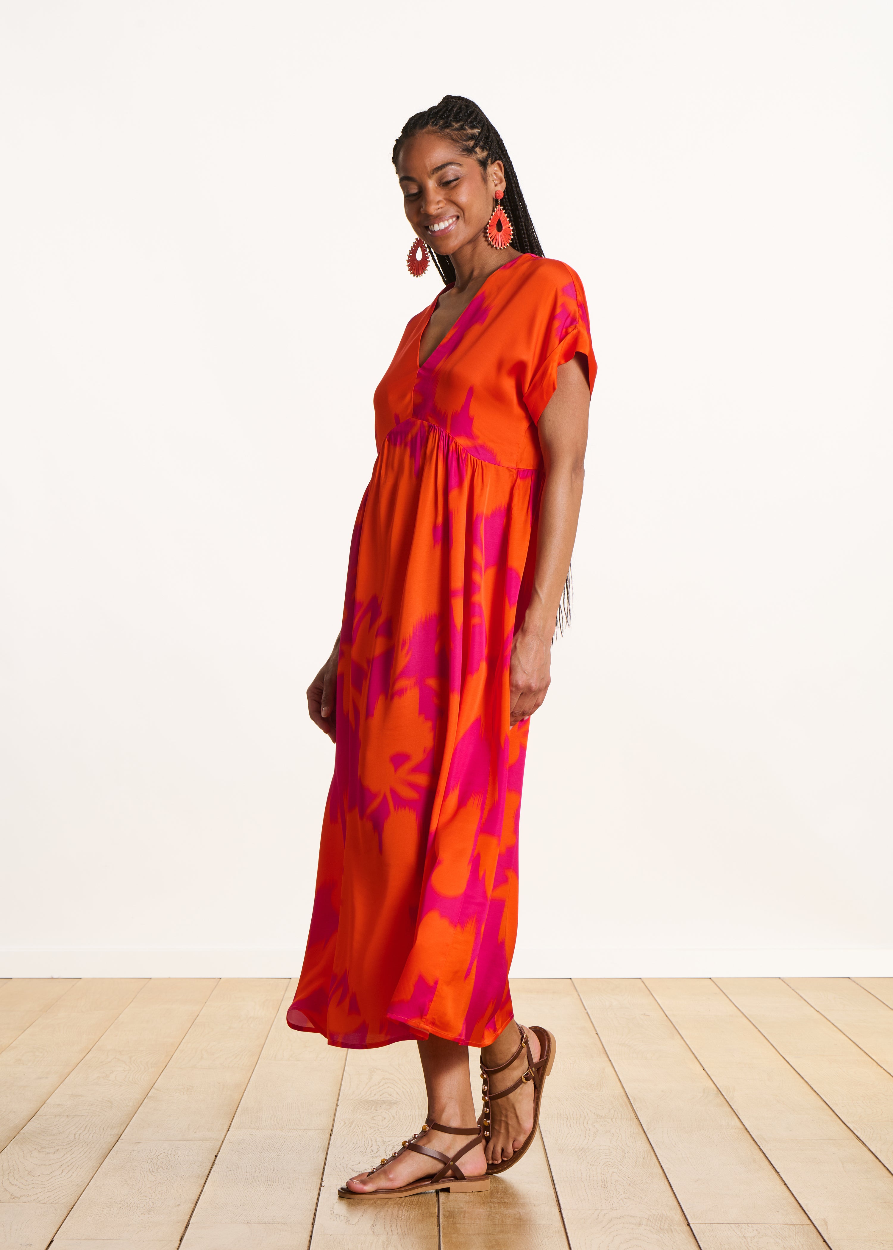 Robe longue en satin fleuri, LA FEE MARABOUTEE