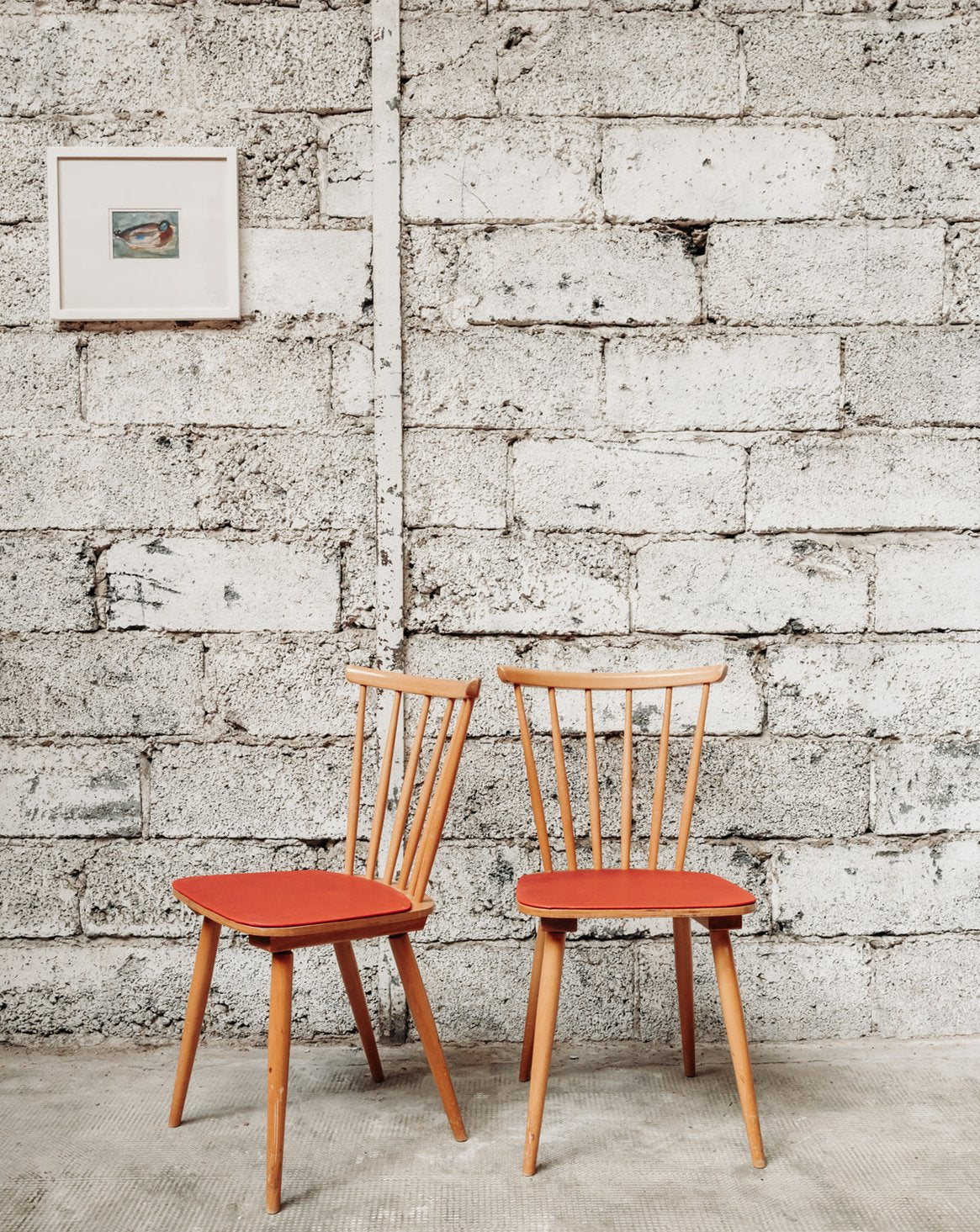 Paire de chaises rouge Alma N°448 - Bon état, DEBONGOUT