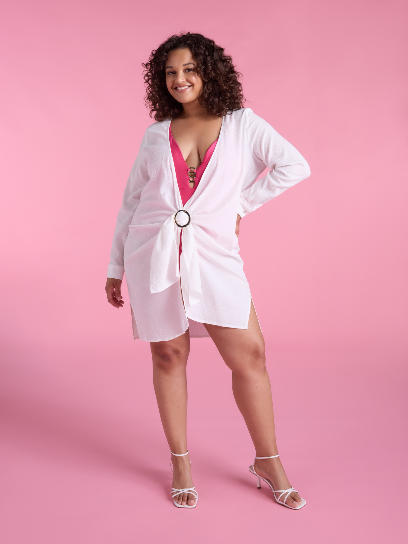 Chemise en crépon à décolleté plongeant en V à fixer sur le devant avec la boucle ronde, FIORELLA RUBINO