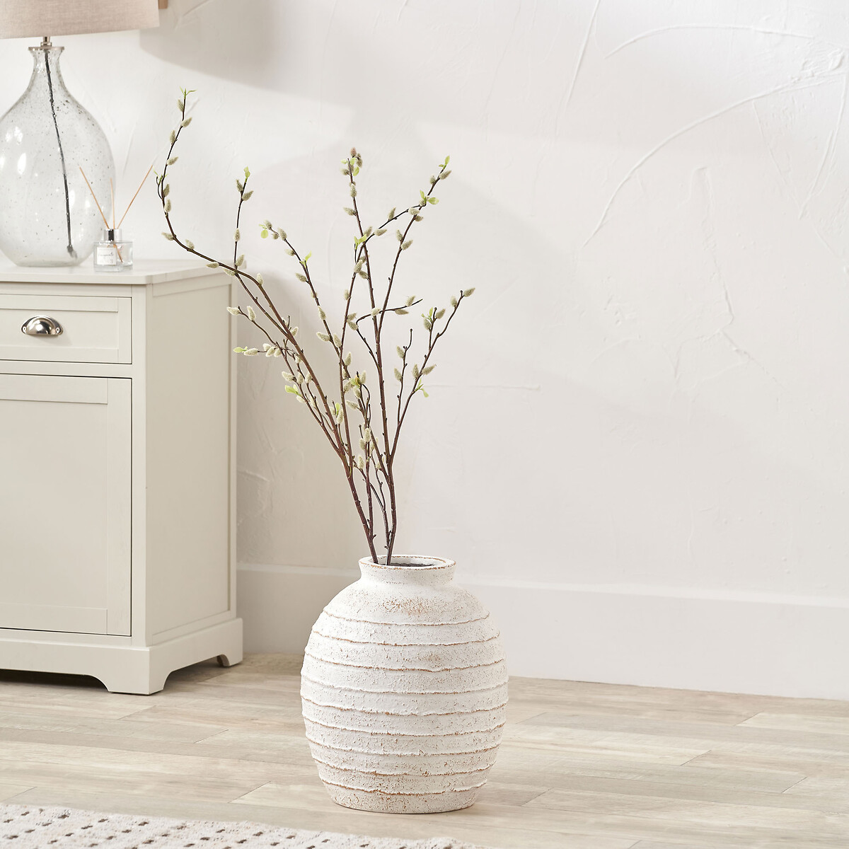 38cm White Wash Fibrestone Decorative Ribbed Vase, ÉDITÉ