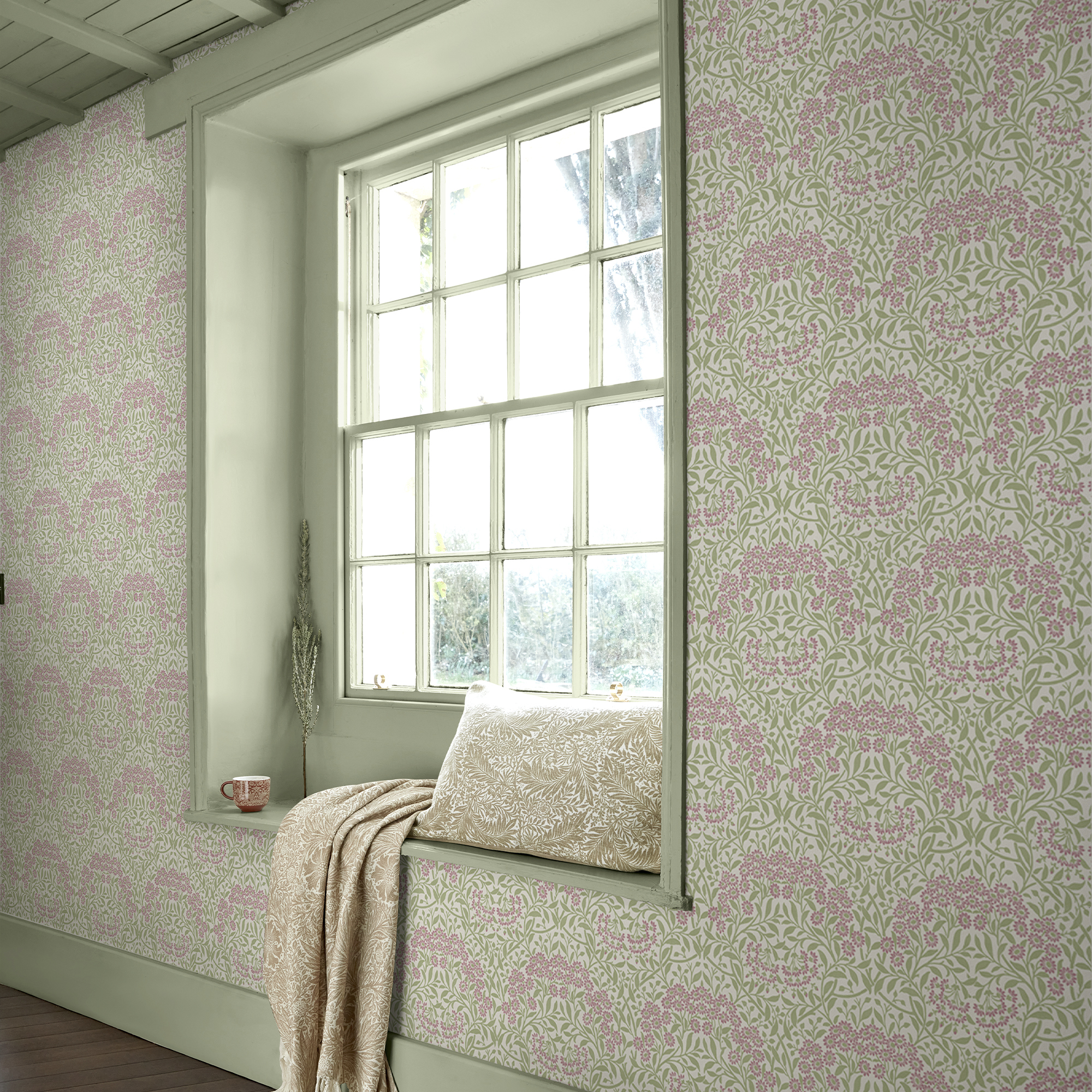 Papier peint fleuri Michaelmas Daisy Pink Cedar, WILLIAM MORRIS AT HOME