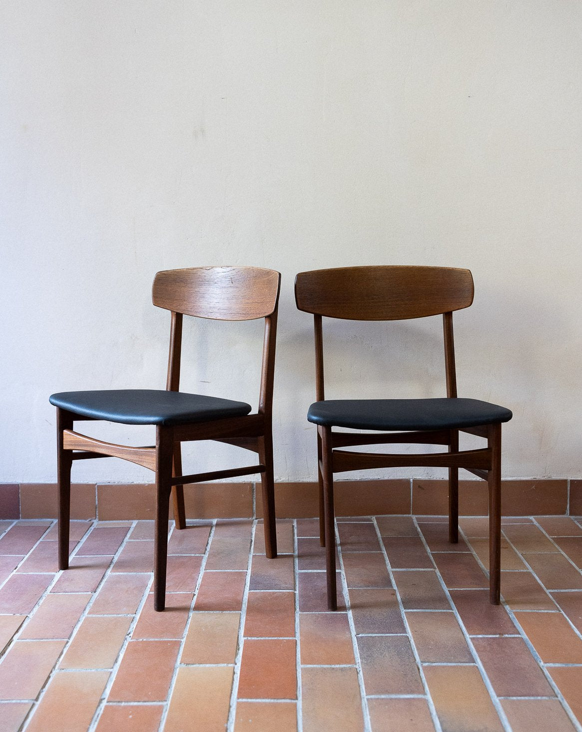 Elégante paire de chaises Alma N°1797 - Bon état, DEBONGOUT