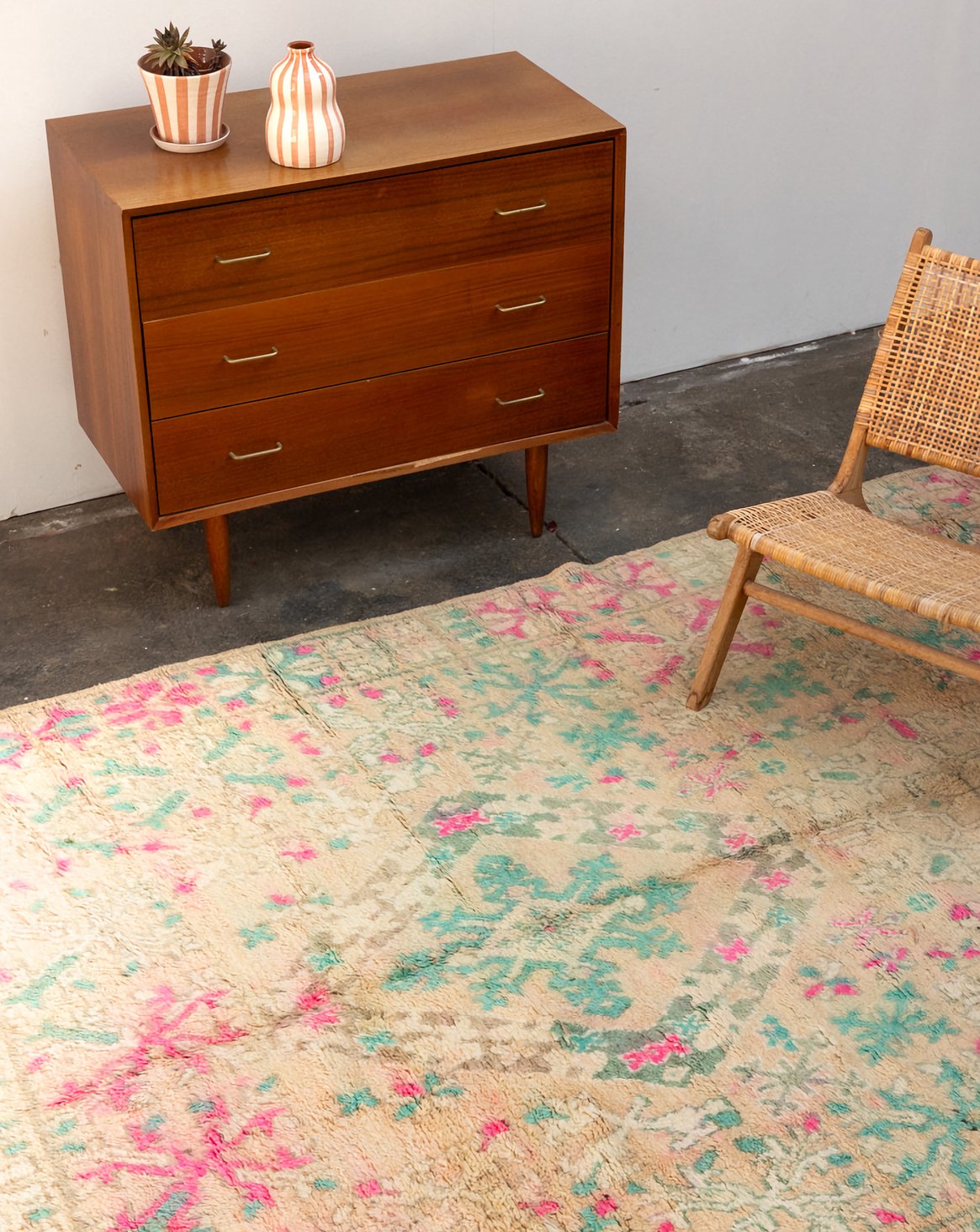 Grand tapis en laine rose et bleu Olivier N°35 - Bon état, DEBONGOUT