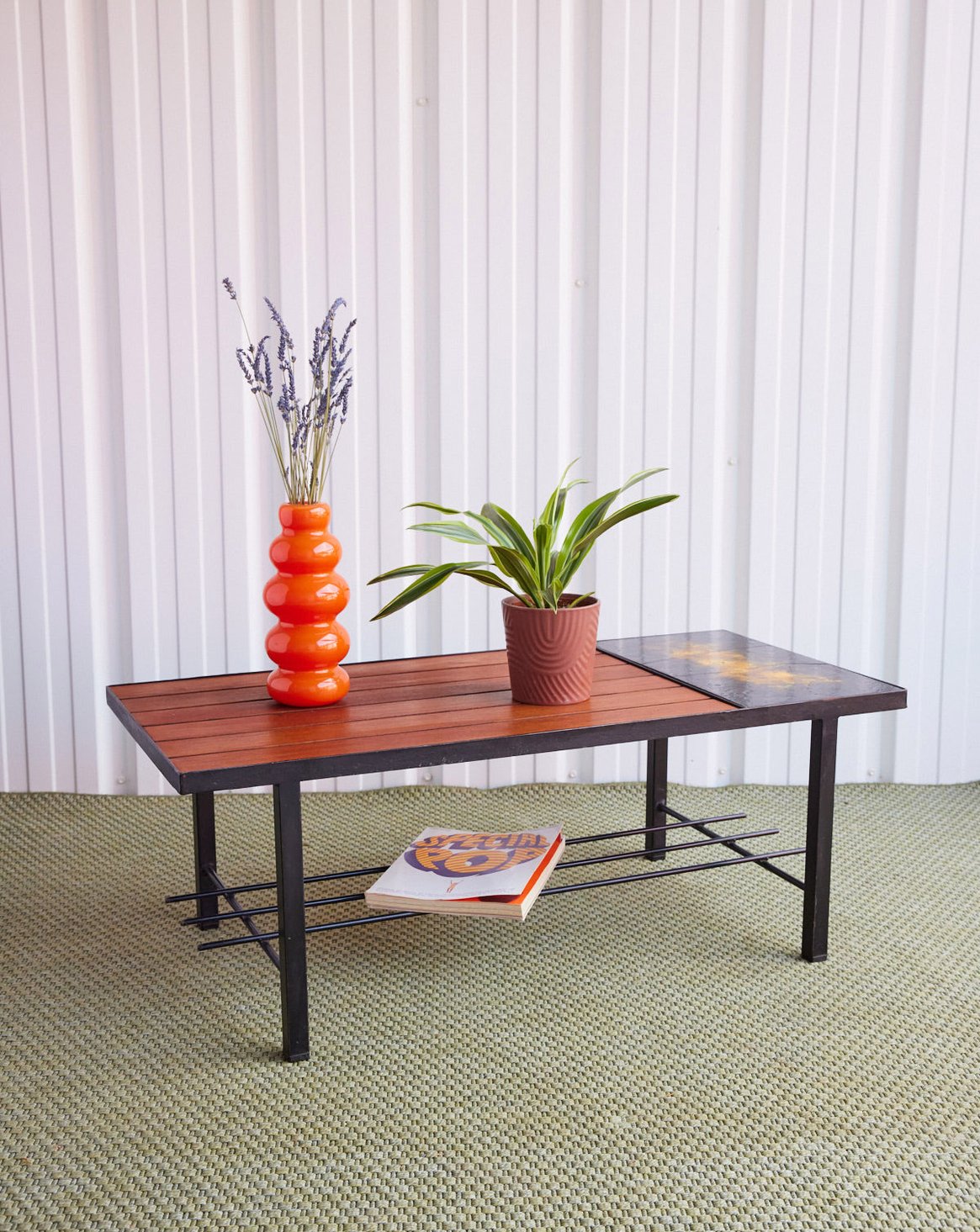 Table basse en pierre de lave Donna N°1103 - Bon état, DEBONGOUT