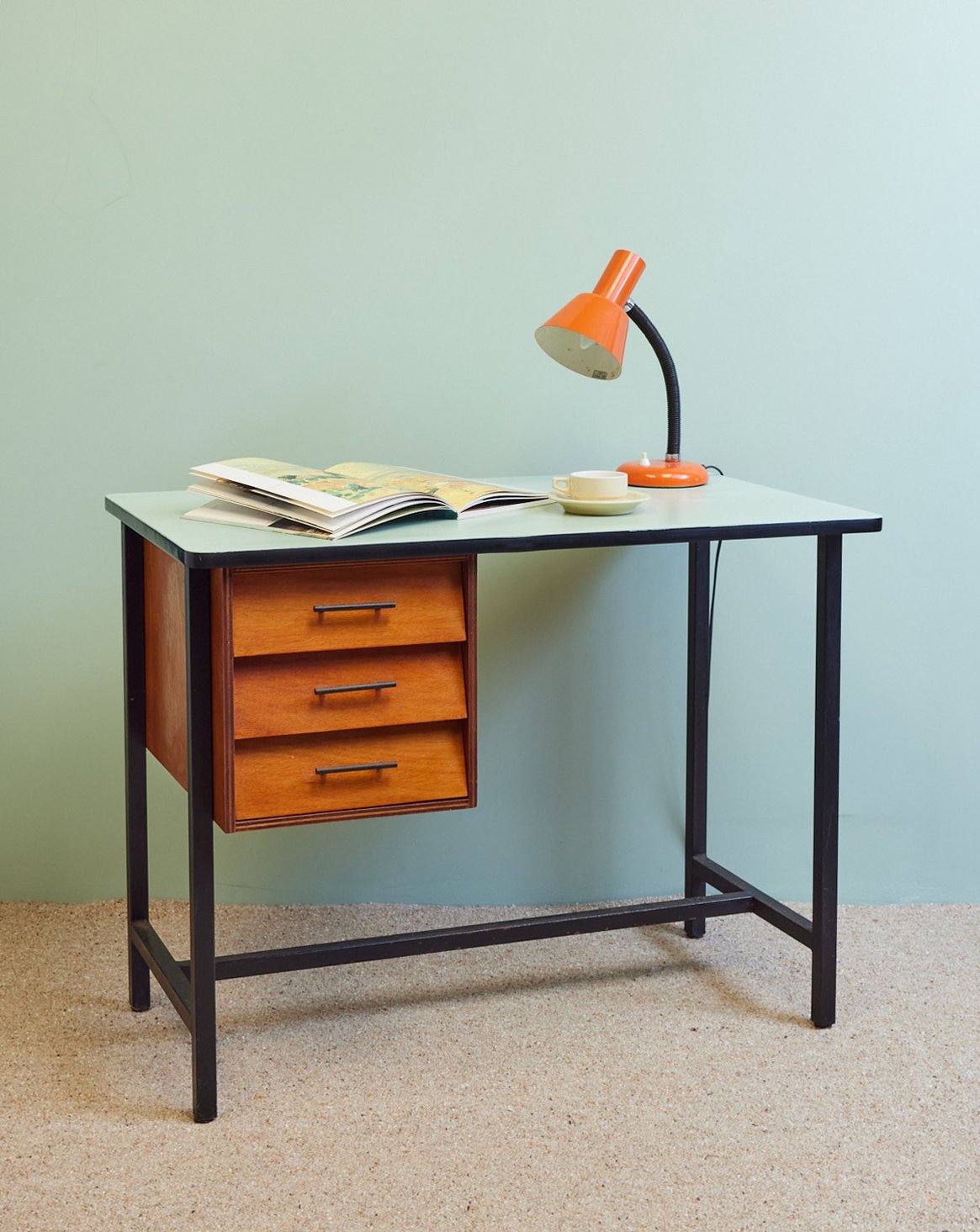 Bureau vintage en bois menthe à l'eau Yvan N°575 - Bon état, DEBONGOUT