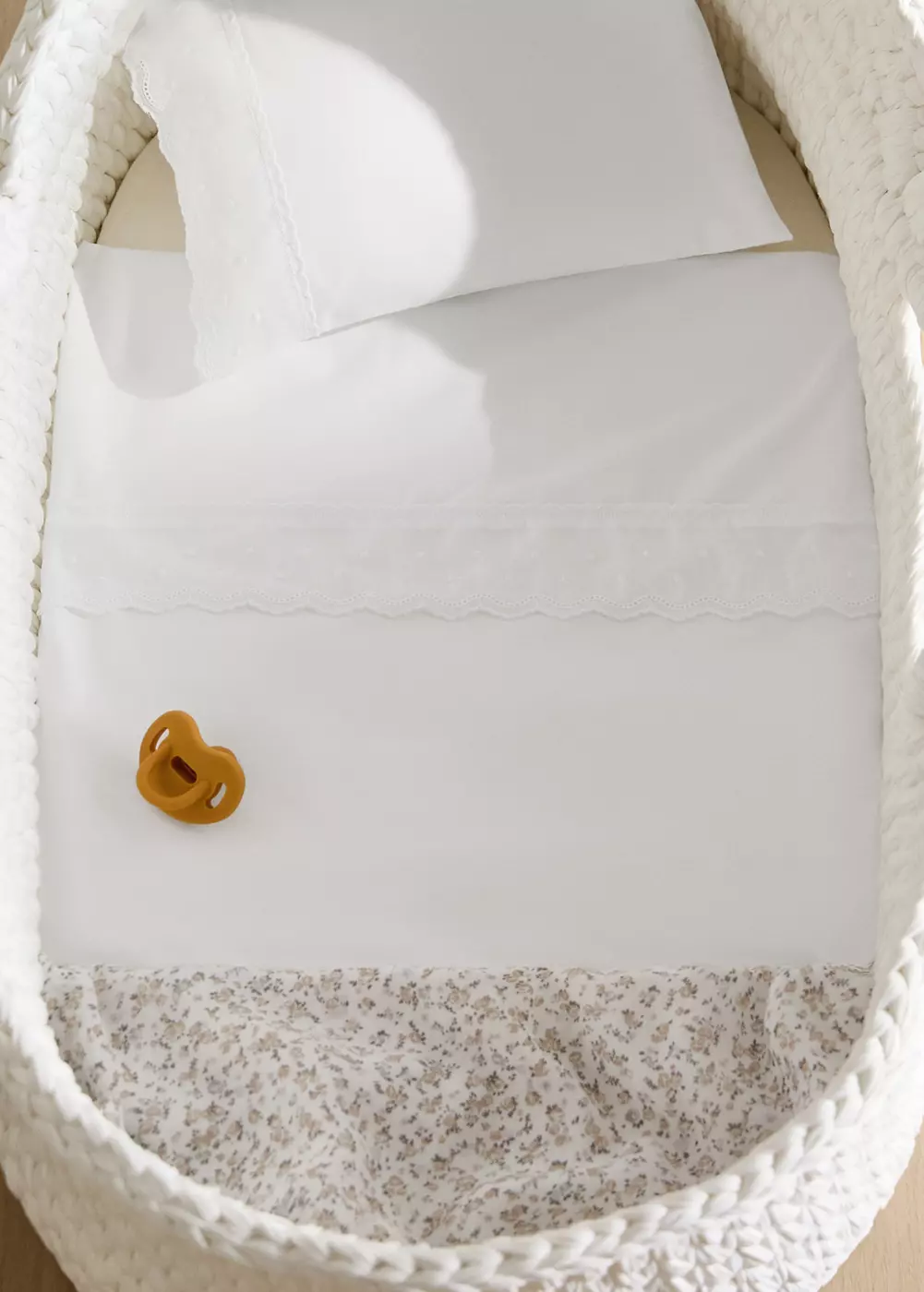 Drap plat et taie d’oreiller mini berceau volant et broderie, MANGO HOME