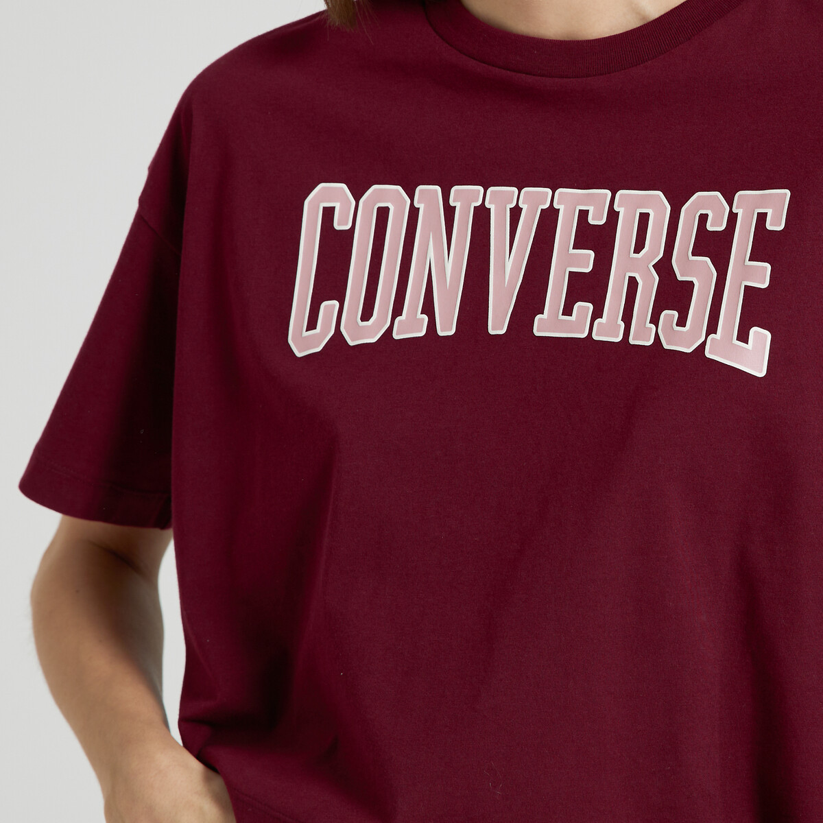 Burgundy converse t shirt discount