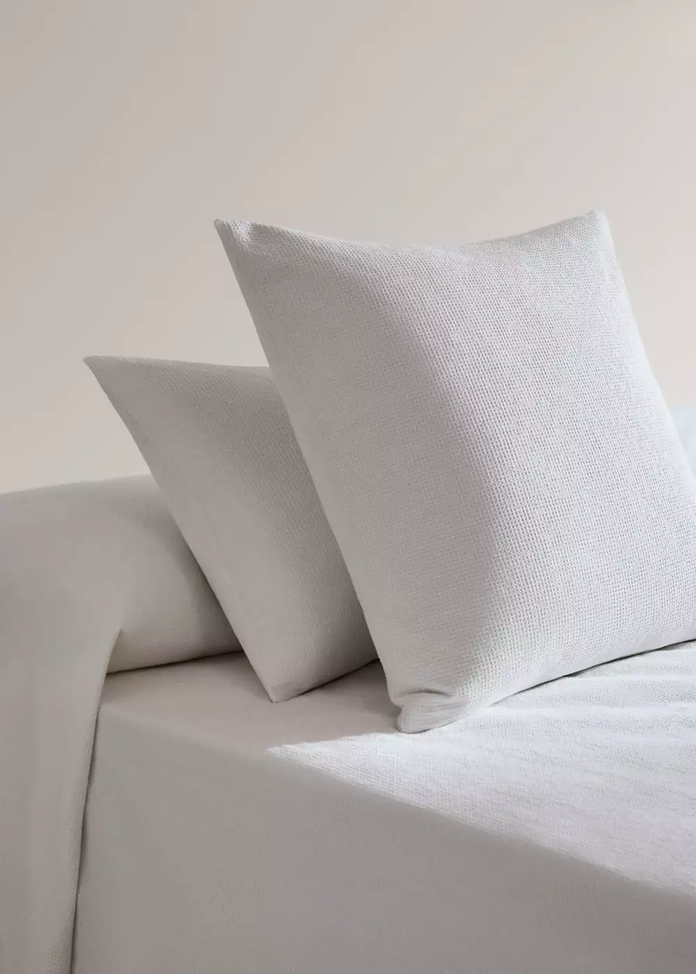 Deux taies d'oreiller coton garment-dyed mini waffle 60x60 cm, MANGO HOME