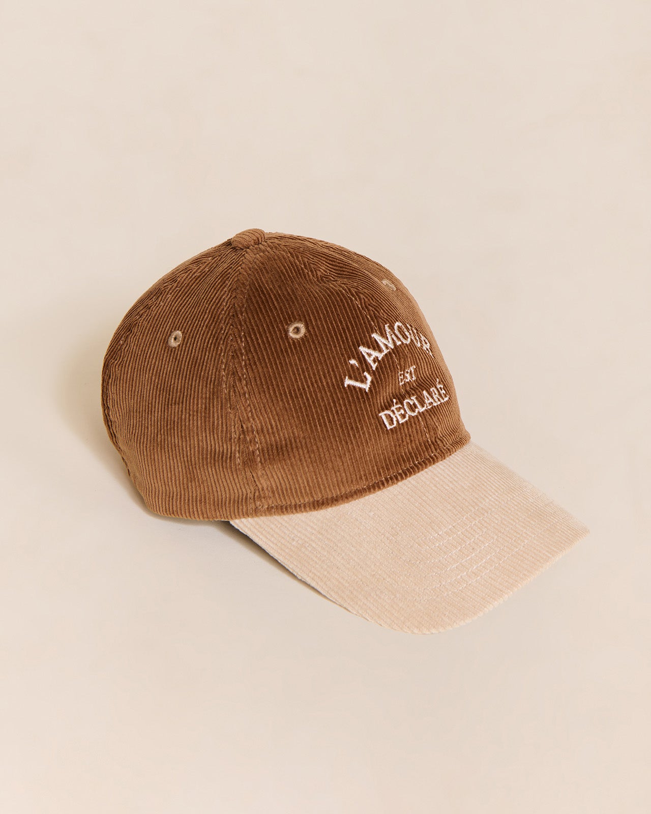 Casquette en velours, L'AMOUR EST DÉCLARÉ, EMOI EMOI
