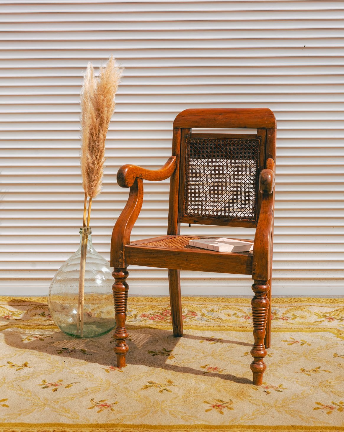 Fauteuil en bois et cannage Ernest N°1559 - Bon état, DEBONGOUT