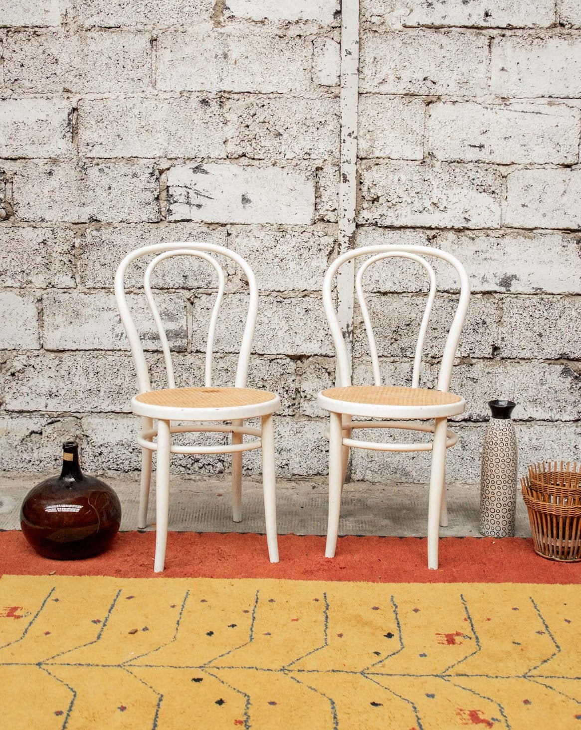 Paire de chaises cannée Claude N°648 - Bon état, DEBONGOUT