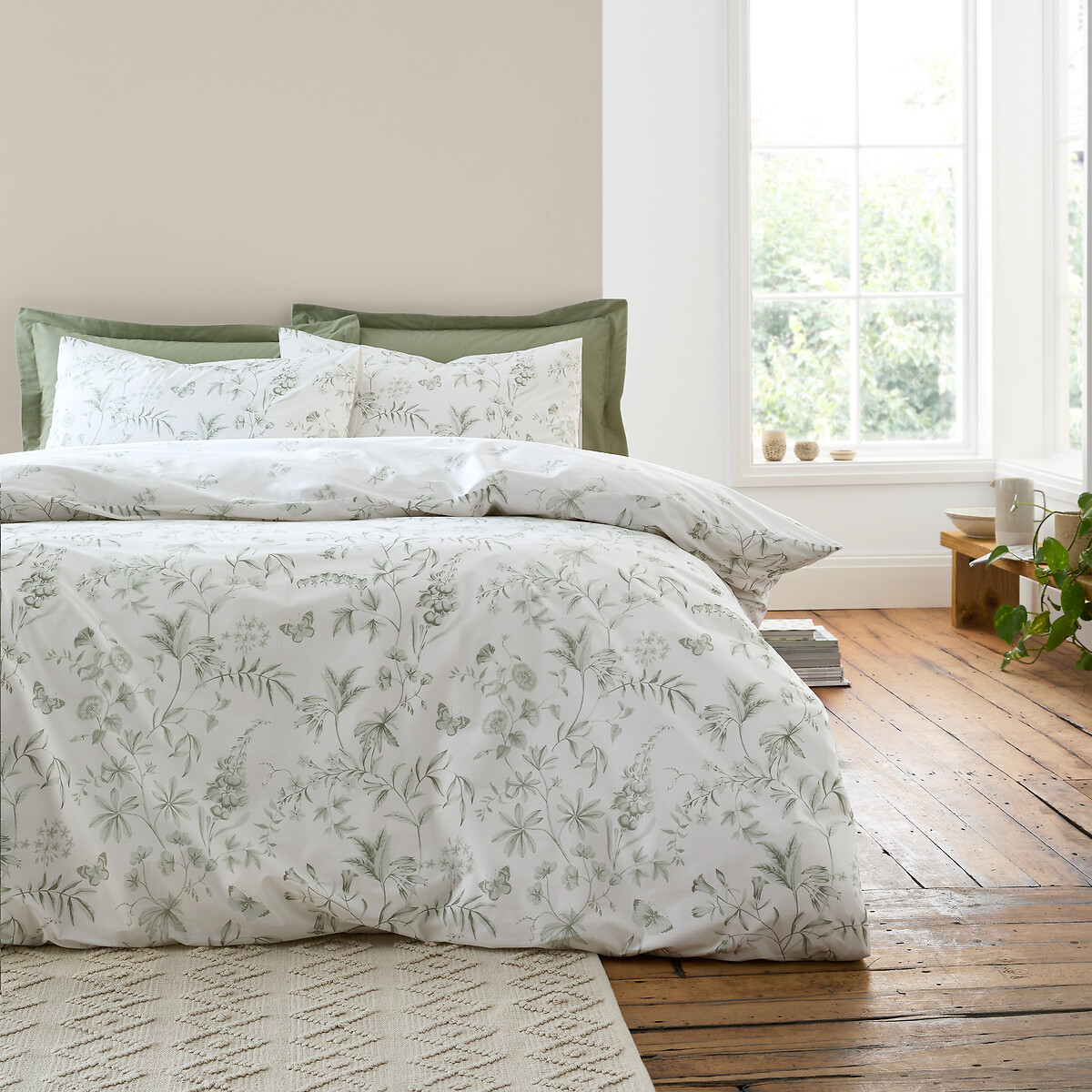 Thea Floral 200 Thread Count Cotton Reversible Duvet Cover and Pillowcase Set, BIANCA FINE LINENS