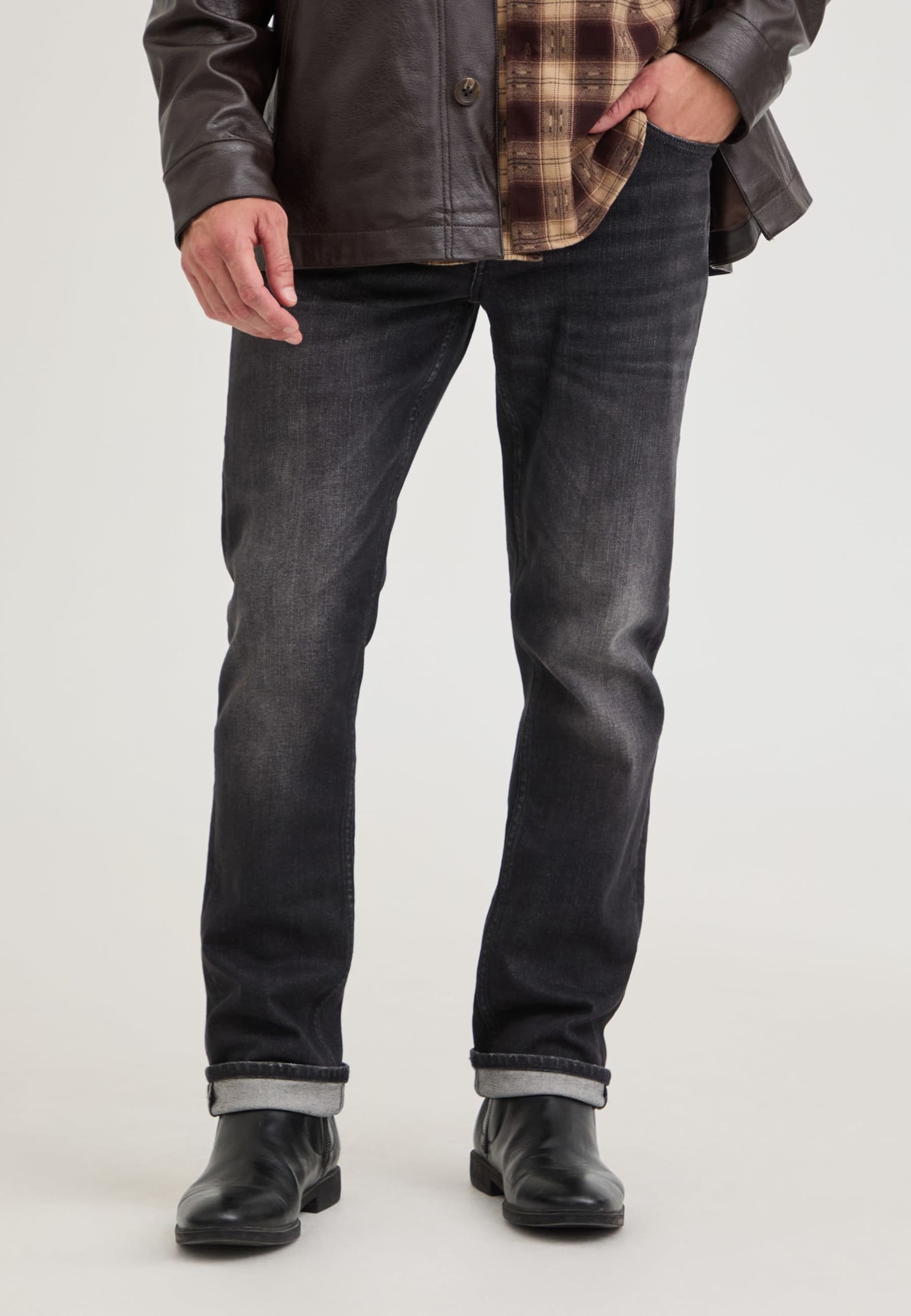 Jean Finnley Tapered, GUESS
