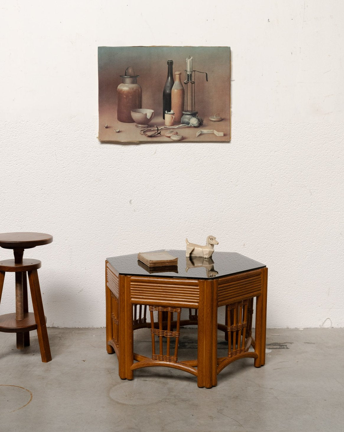 Table basse hexagonale en rotin et verre fumé Donna N°1636 - Bon état, DEBONGOUT
