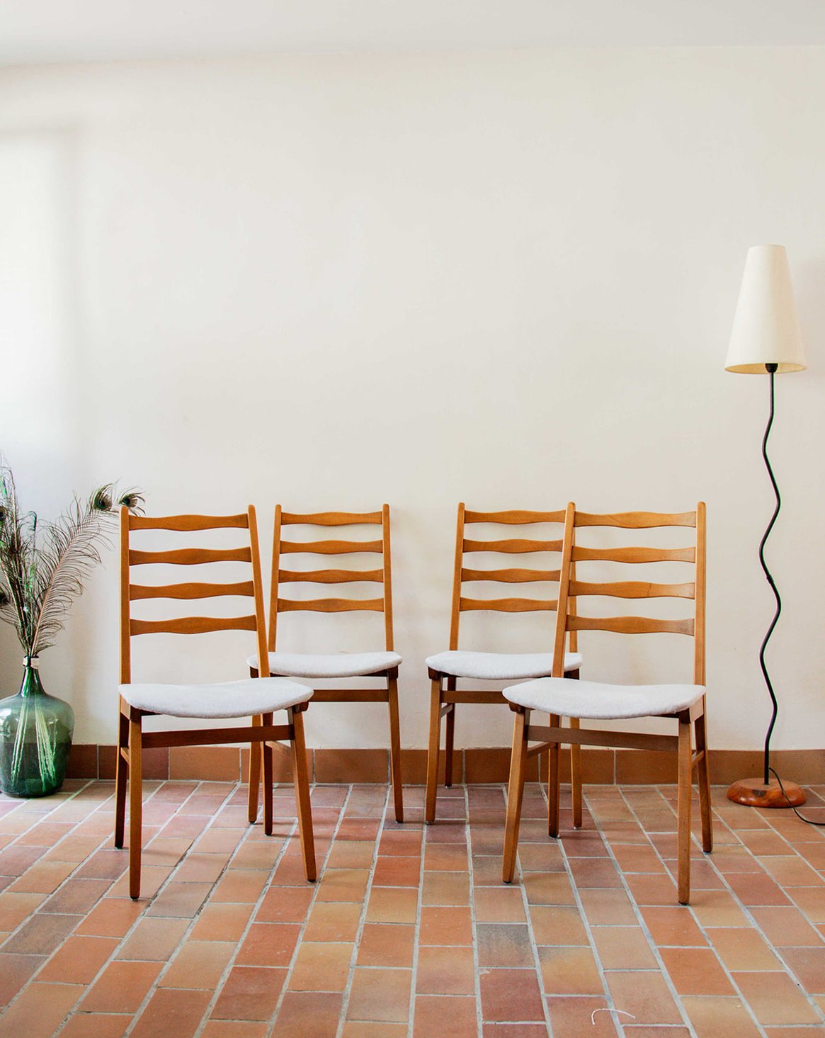 Lot de 4 chaises en bois Alma N°455 - Bon état, DEBONGOUT
