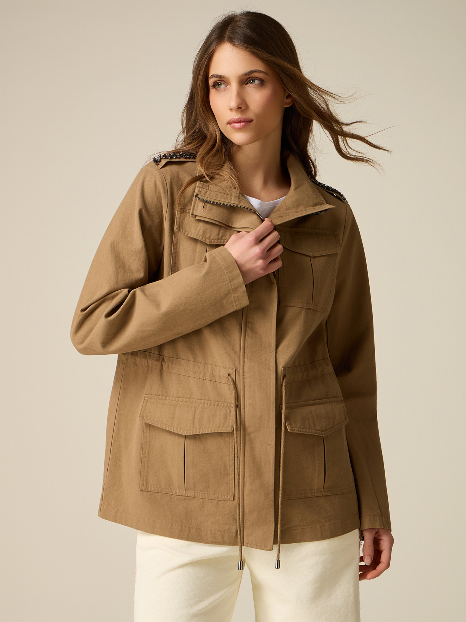 Veste avec détail bijou, OLTRE