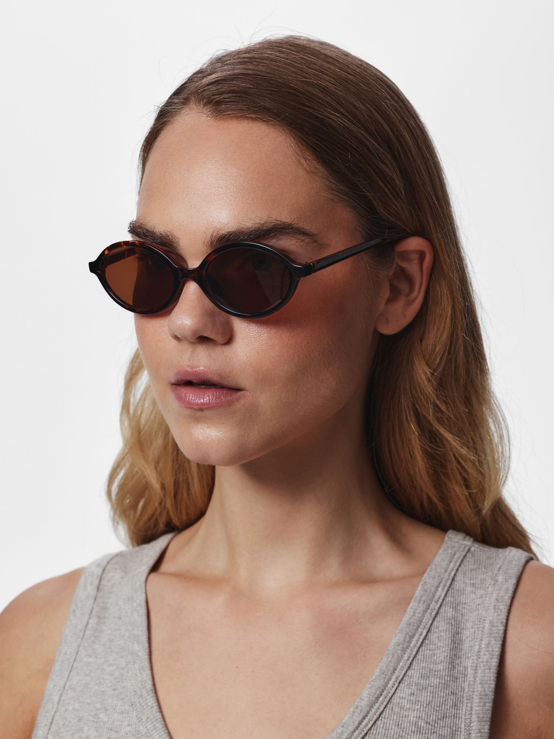 Lunettes De Soleil, PIECES