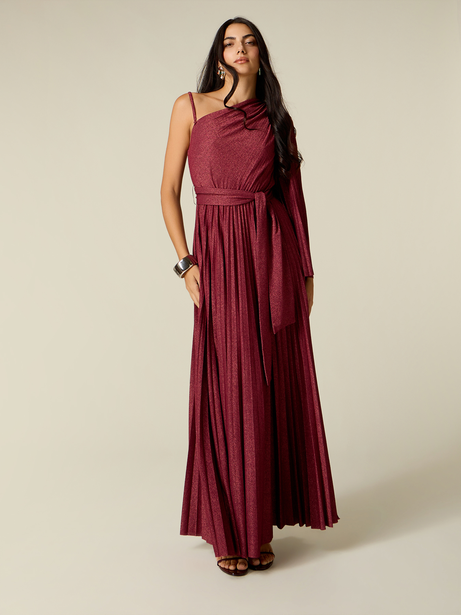 Robe asymétrique plissée, OLTRE