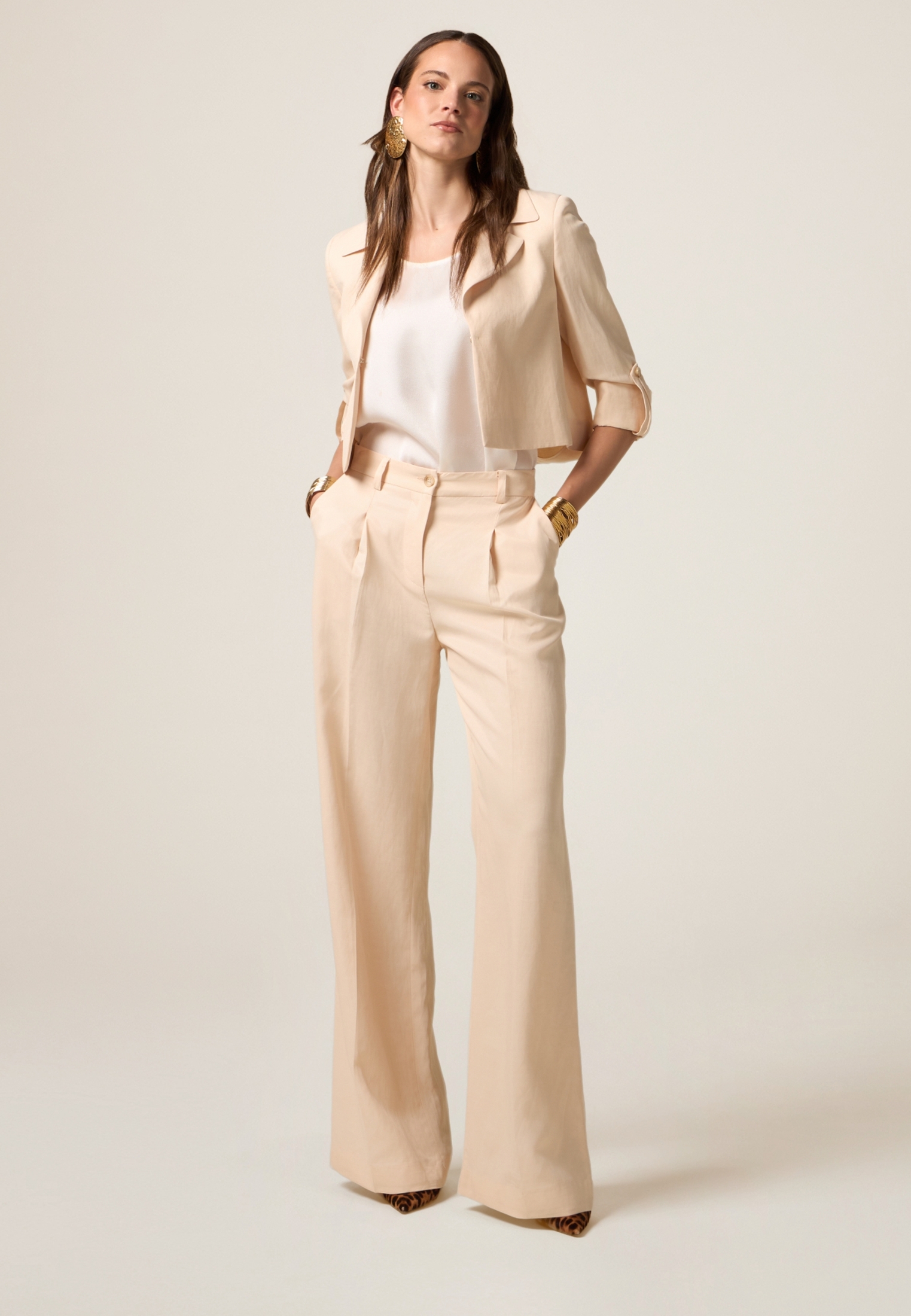 Pantalon palazzo, OLTRE