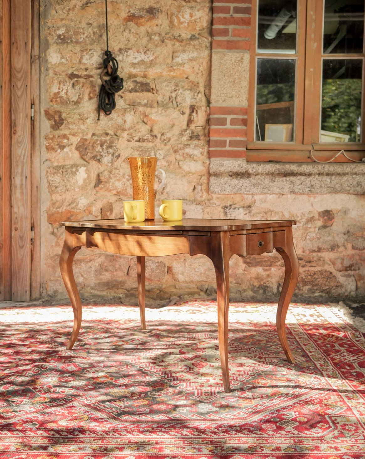 Table basse aux pieds fuselés Léonie N°1171 - Bon état, DEBONGOUT