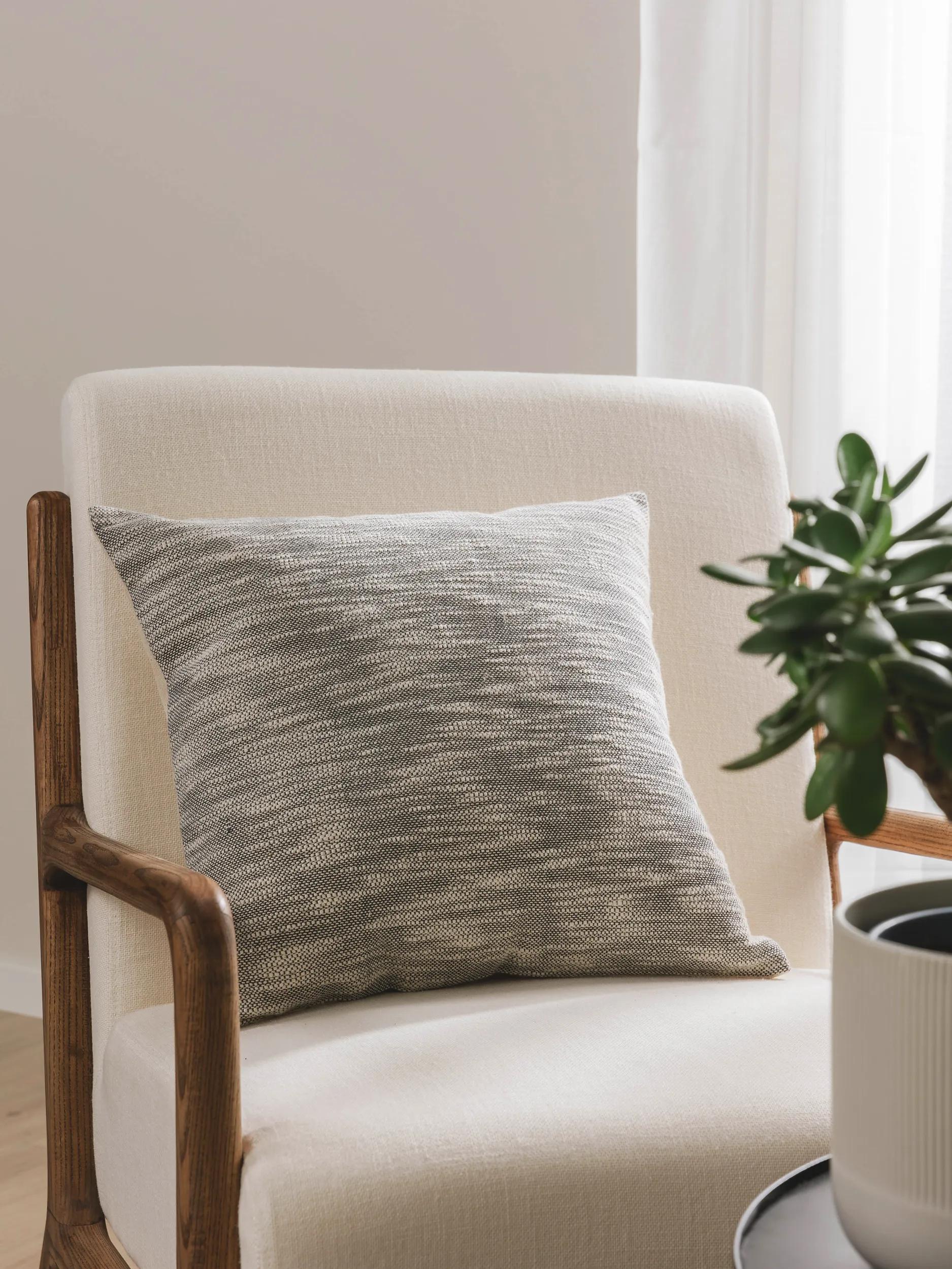 Housse de coussin tissé main NADIA, BENUTA