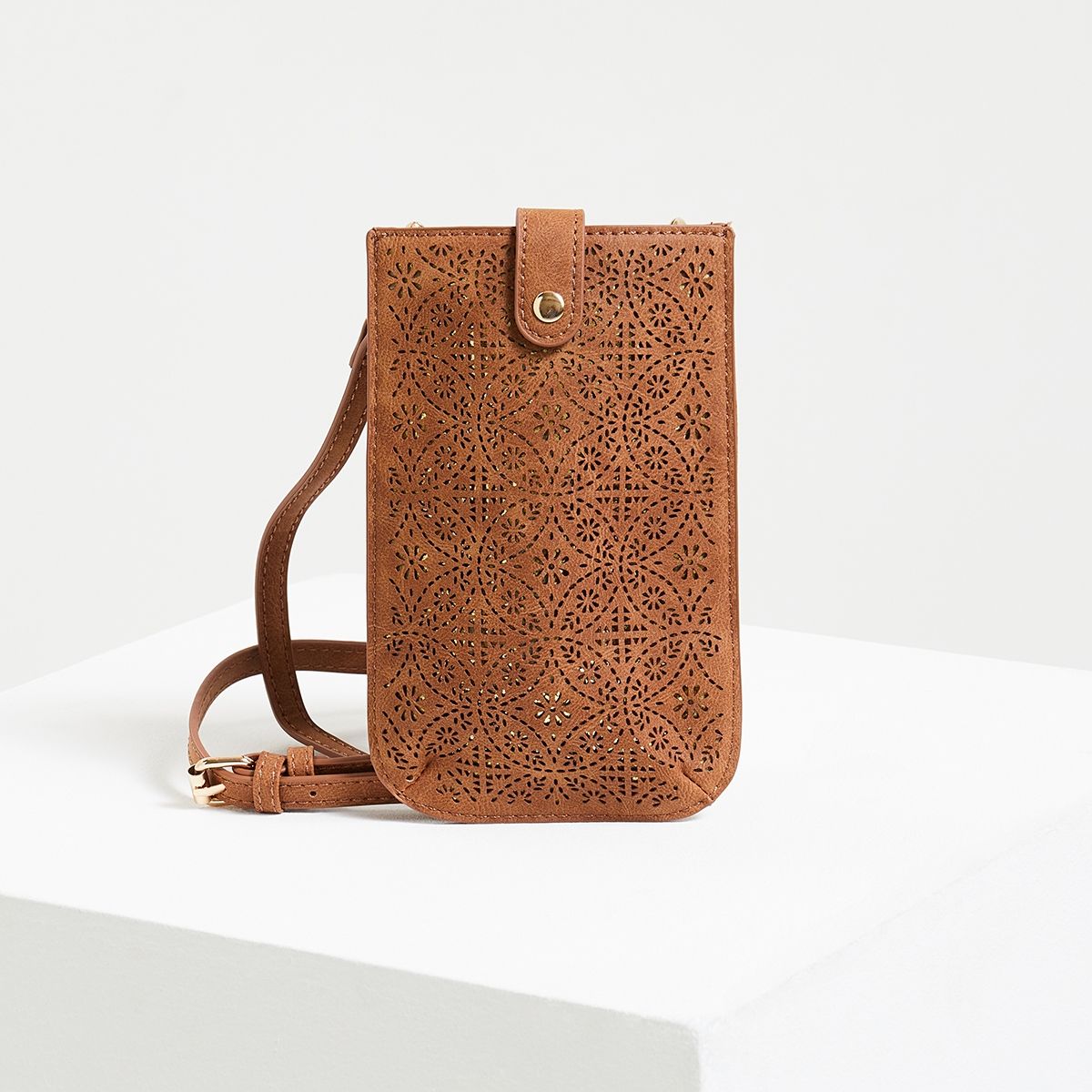 Pochette de t l phone beige camel Grain De Malice La Redoute