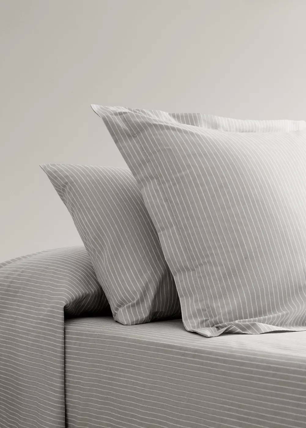 Deux taies d’oreiller en percale de coton à rayures 50x75 cm, MANGO HOME