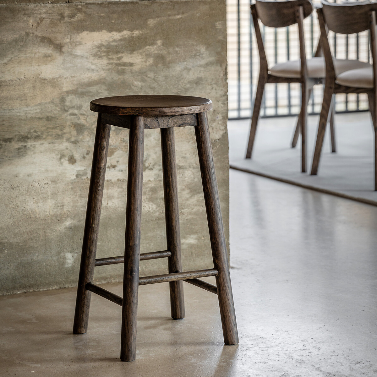 Hale Smoked Oak Bar Stool, ÉDITÉ