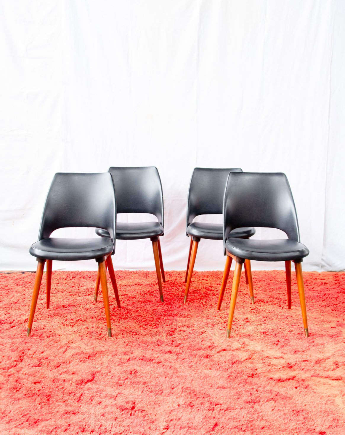 Lot de 4 chaises en hêtre et skaï Alma N°2120 - Bon état, DEBONGOUT