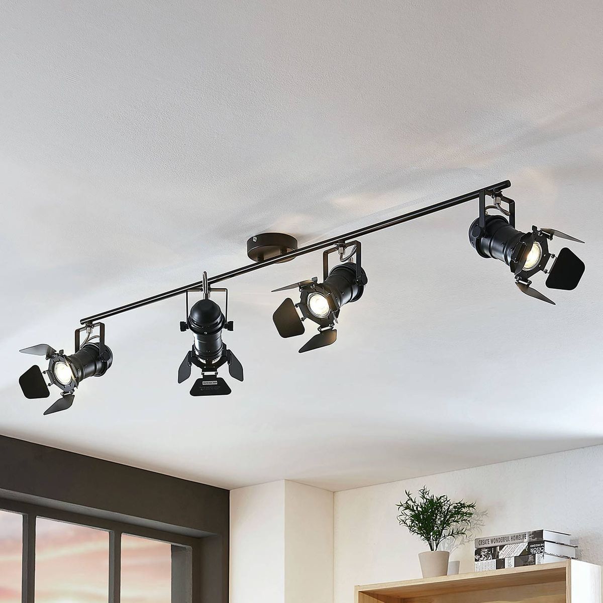 plafonnier en metal industriel, tilen
