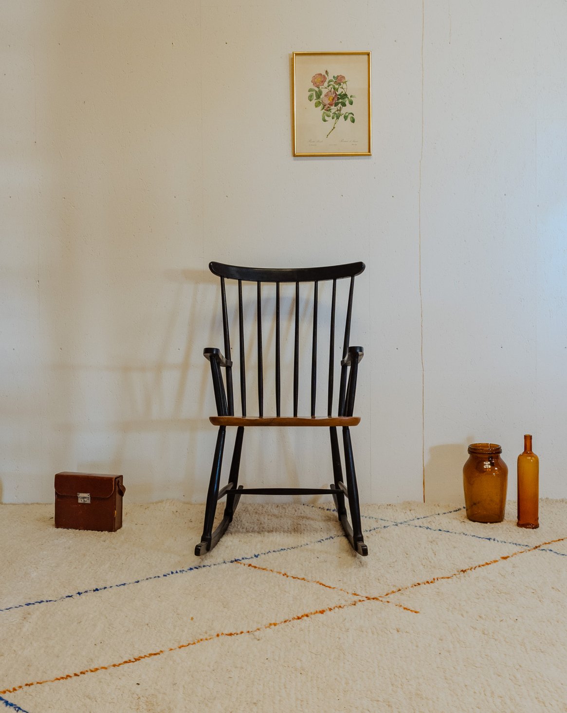 Rocking-chair en bois noir Alibert N°77 - Bon état, DEBONGOUT