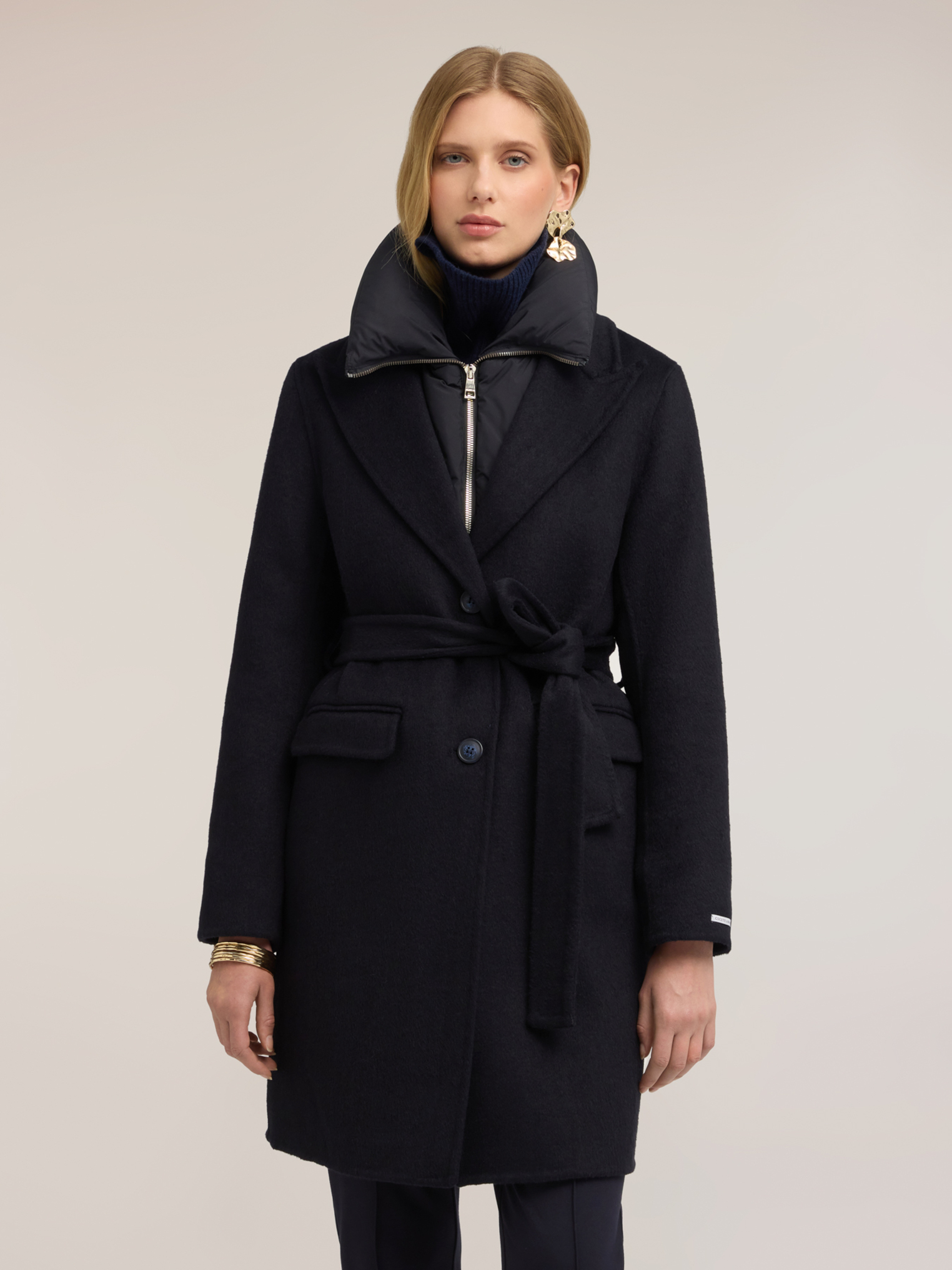 Manteau ceinturé, MOTIVI