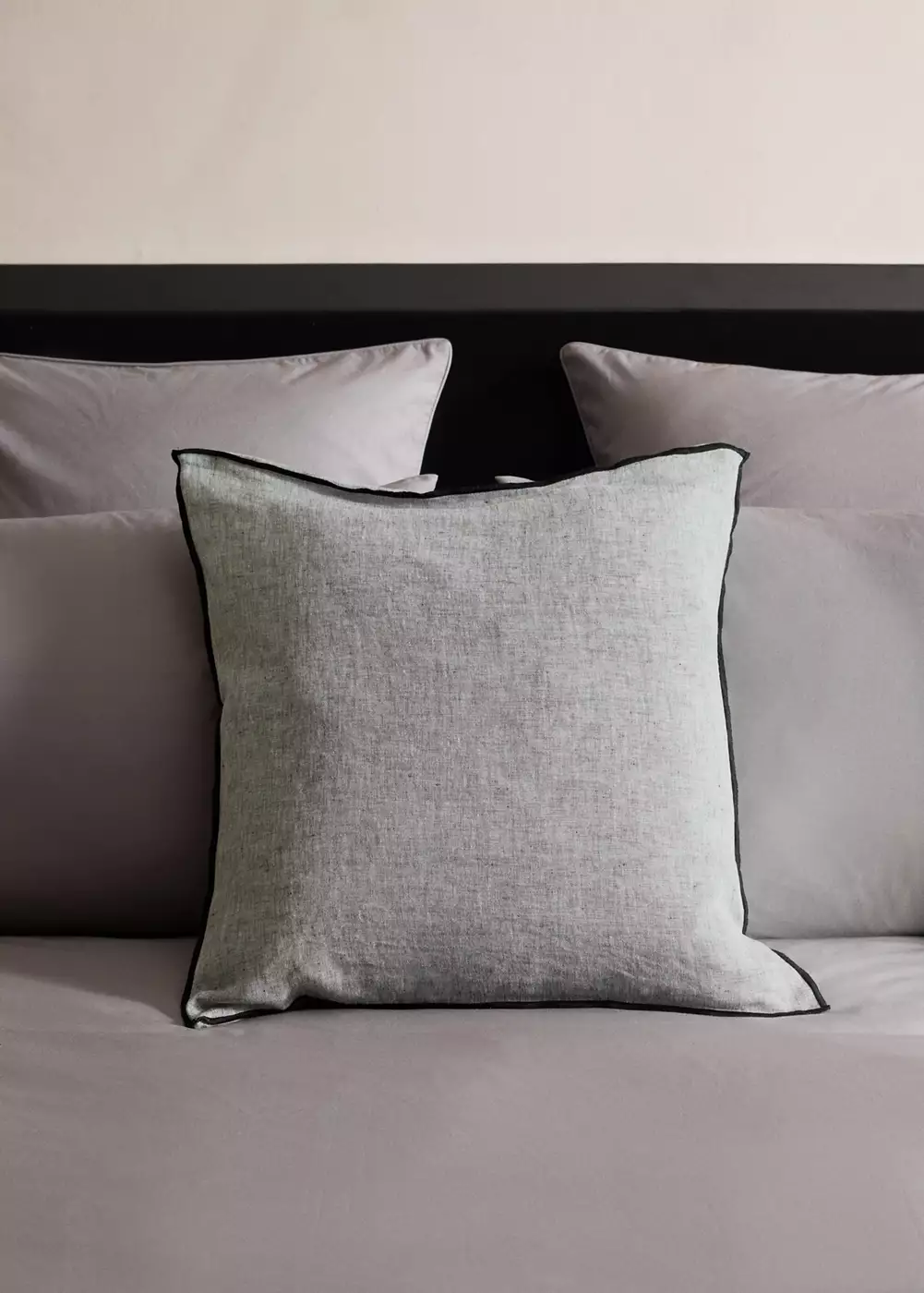 Housse de coussin décorative lit 100 % lin chambray 50x50 cm, MANGO HOME