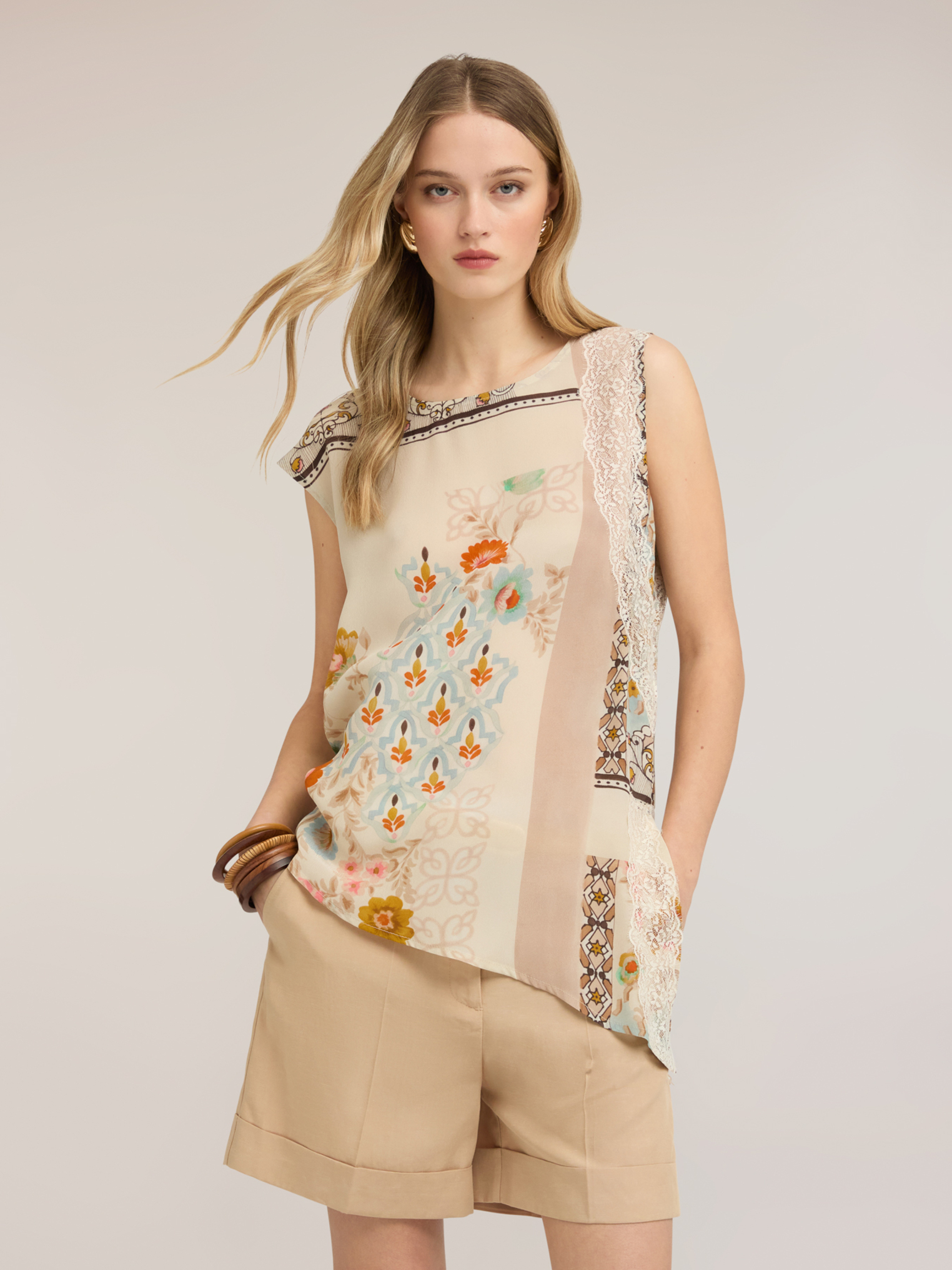 Top asymétrique en satin imprimé, MOTIVI