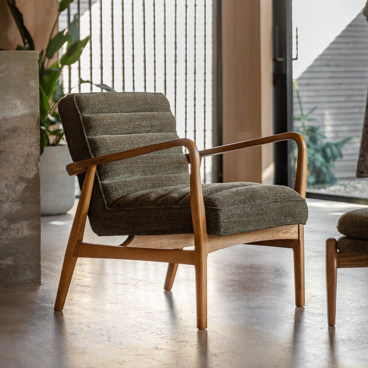 Fairfield Mid-Century Boucle Armchair with Solid Wood Frame, ÉDITÉ